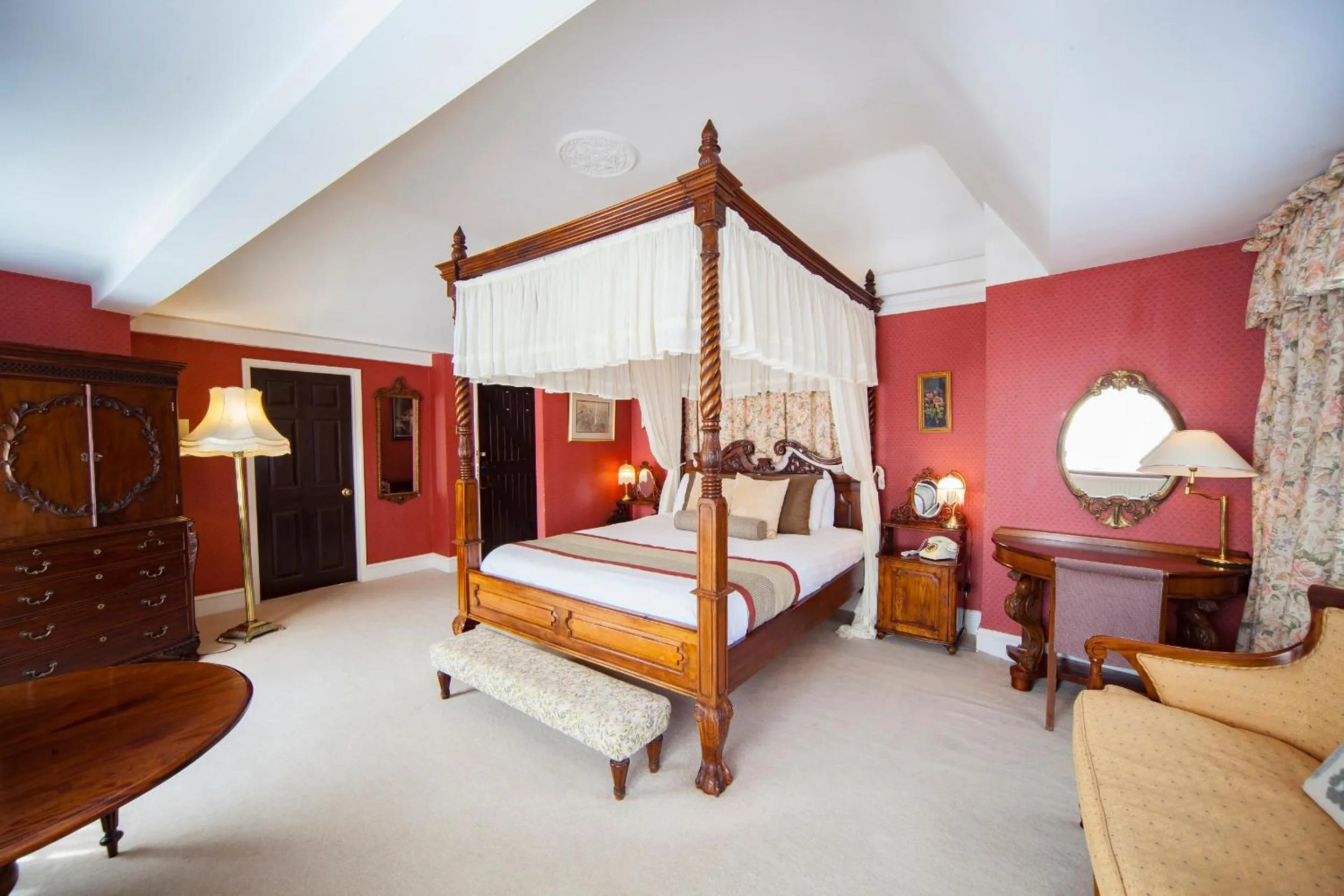 Bedroom, Bed in The Holt Hotel