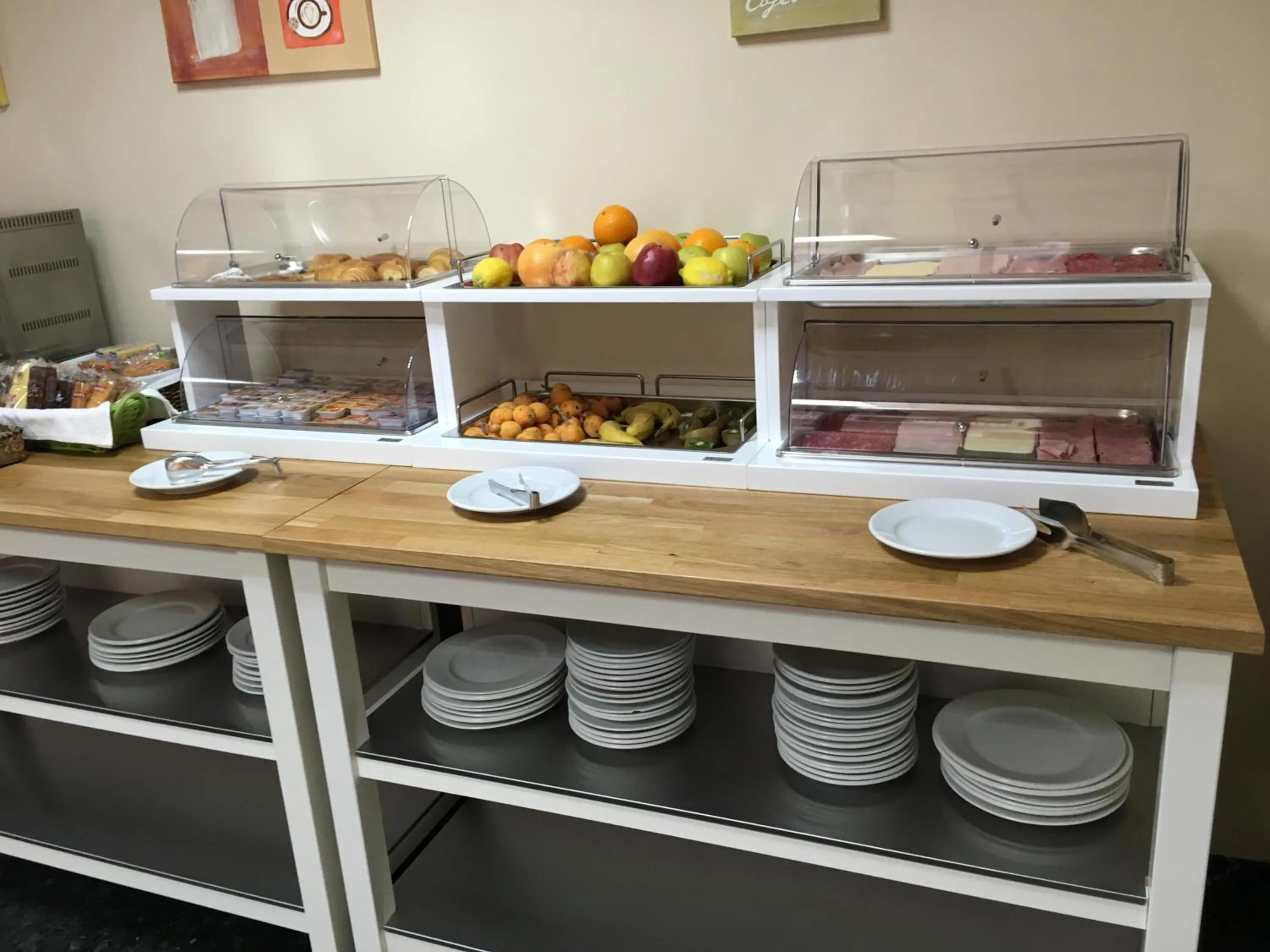 Restaurant/places to eat in Rosabel