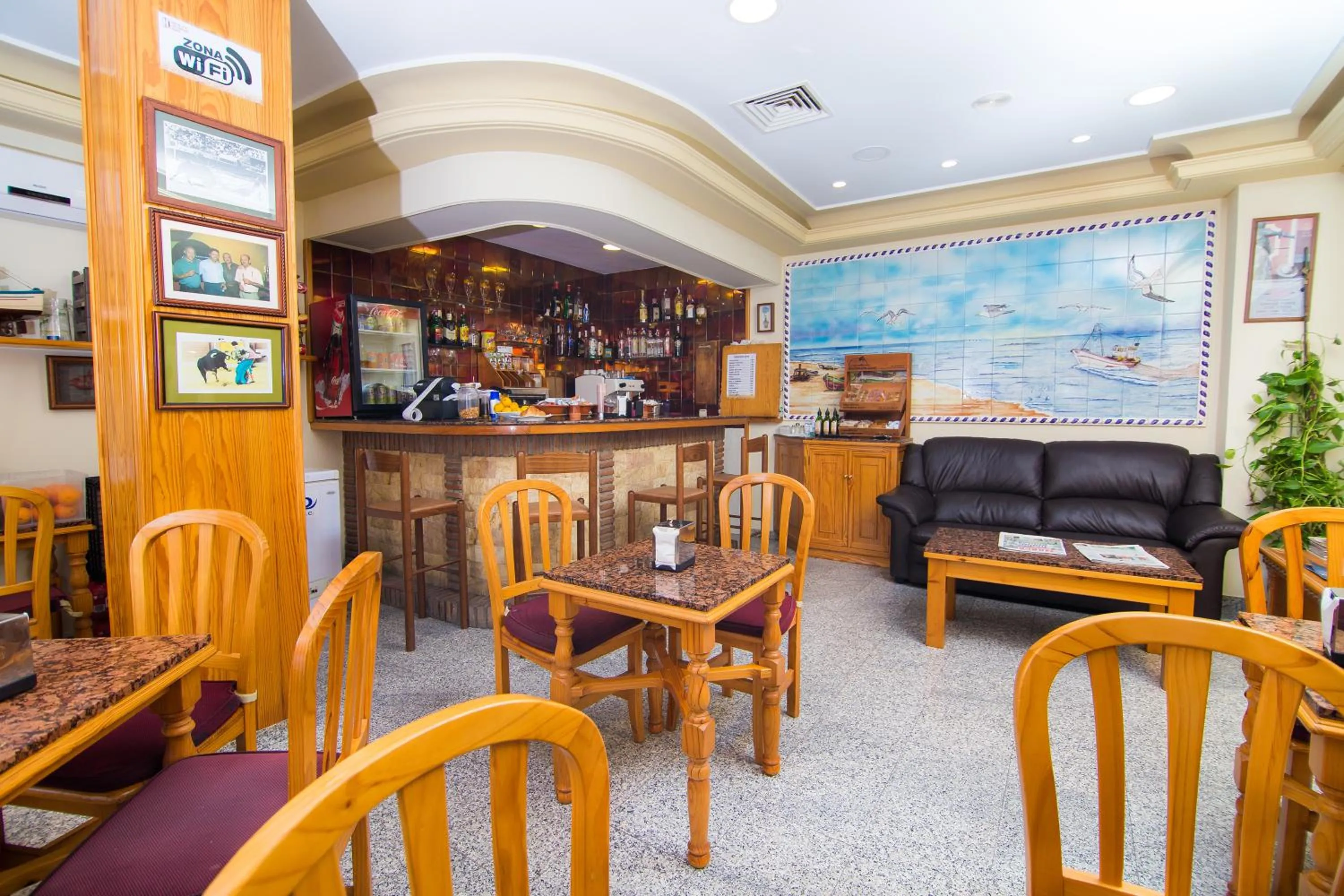 Lounge or bar in Hostal Los Corchos