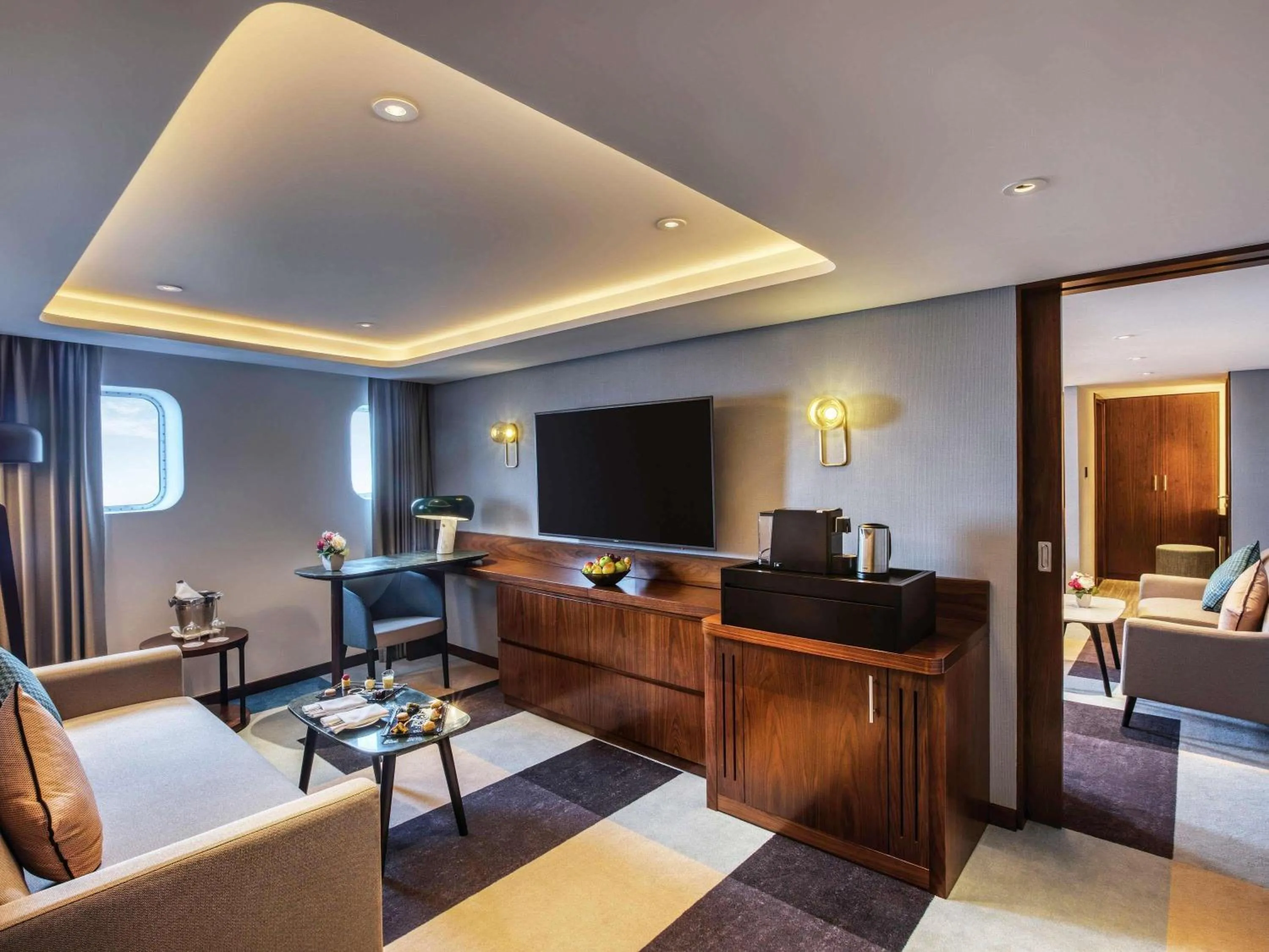 Bedroom in Queen Elizabeth 2 Hotel