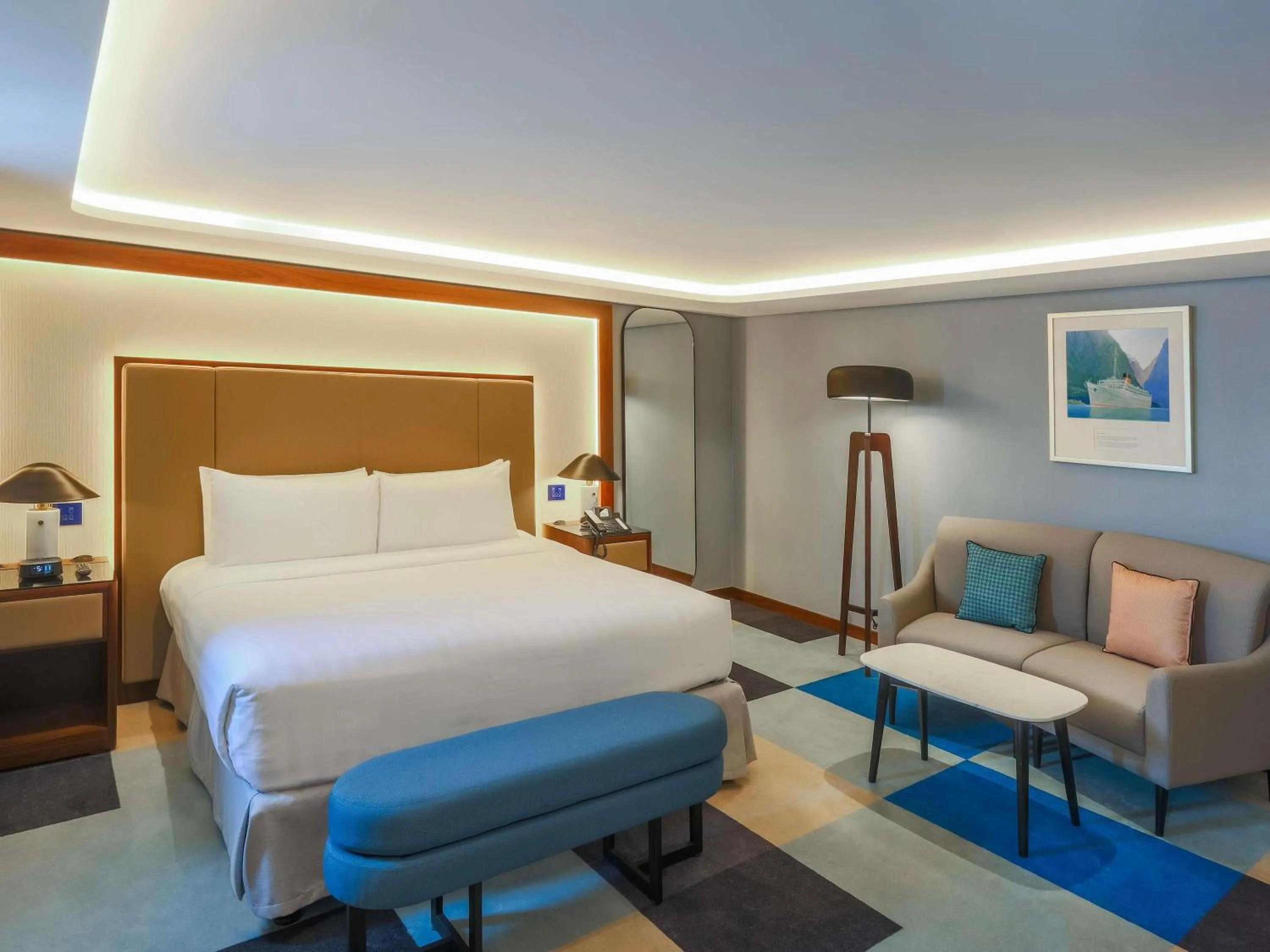 Bedroom, Bed in Queen Elizabeth 2 Hotel