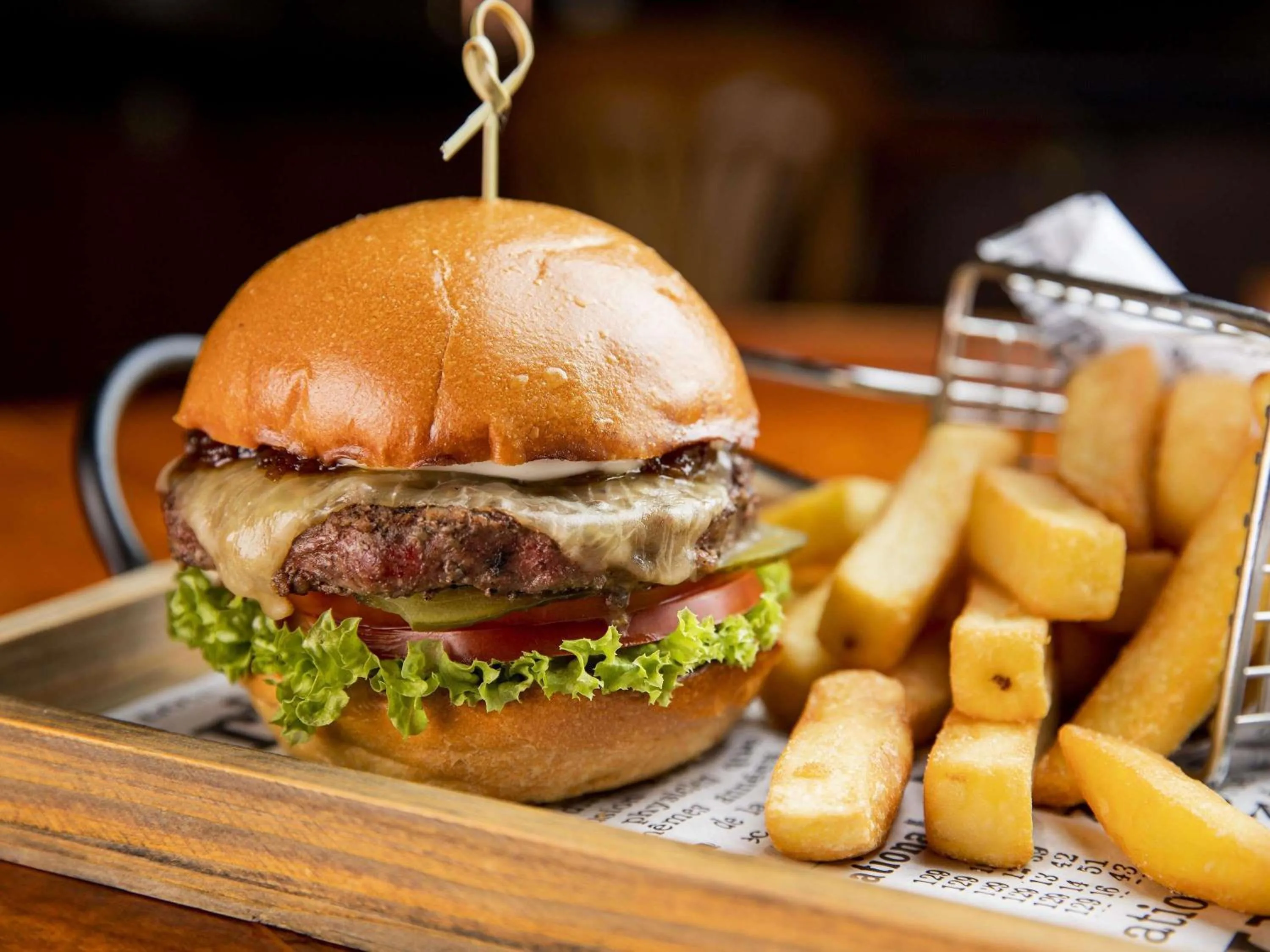 Lounge or bar in Queen Elizabeth 2 Hotel