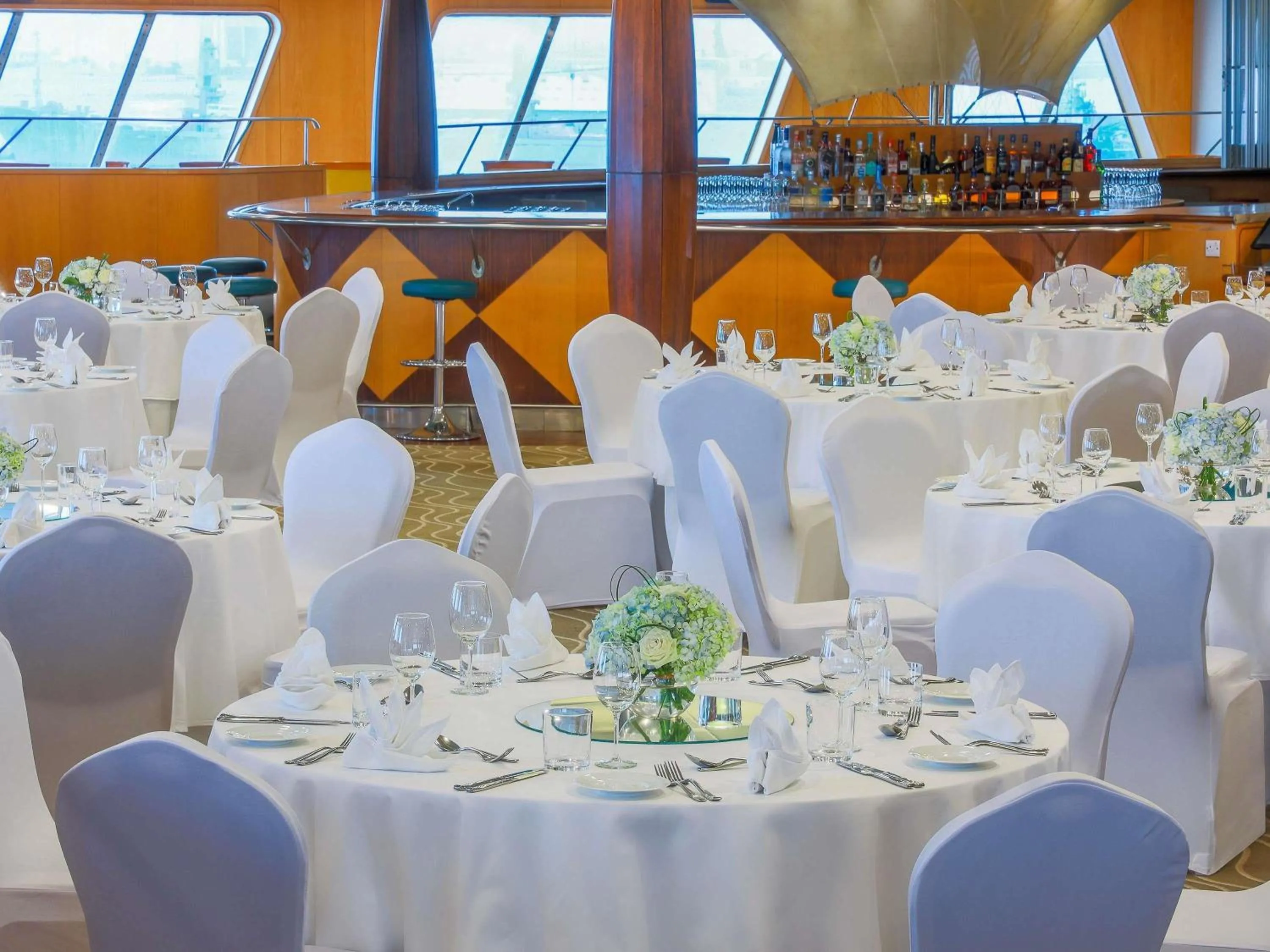 Meeting/conference room in Queen Elizabeth 2 Hotel