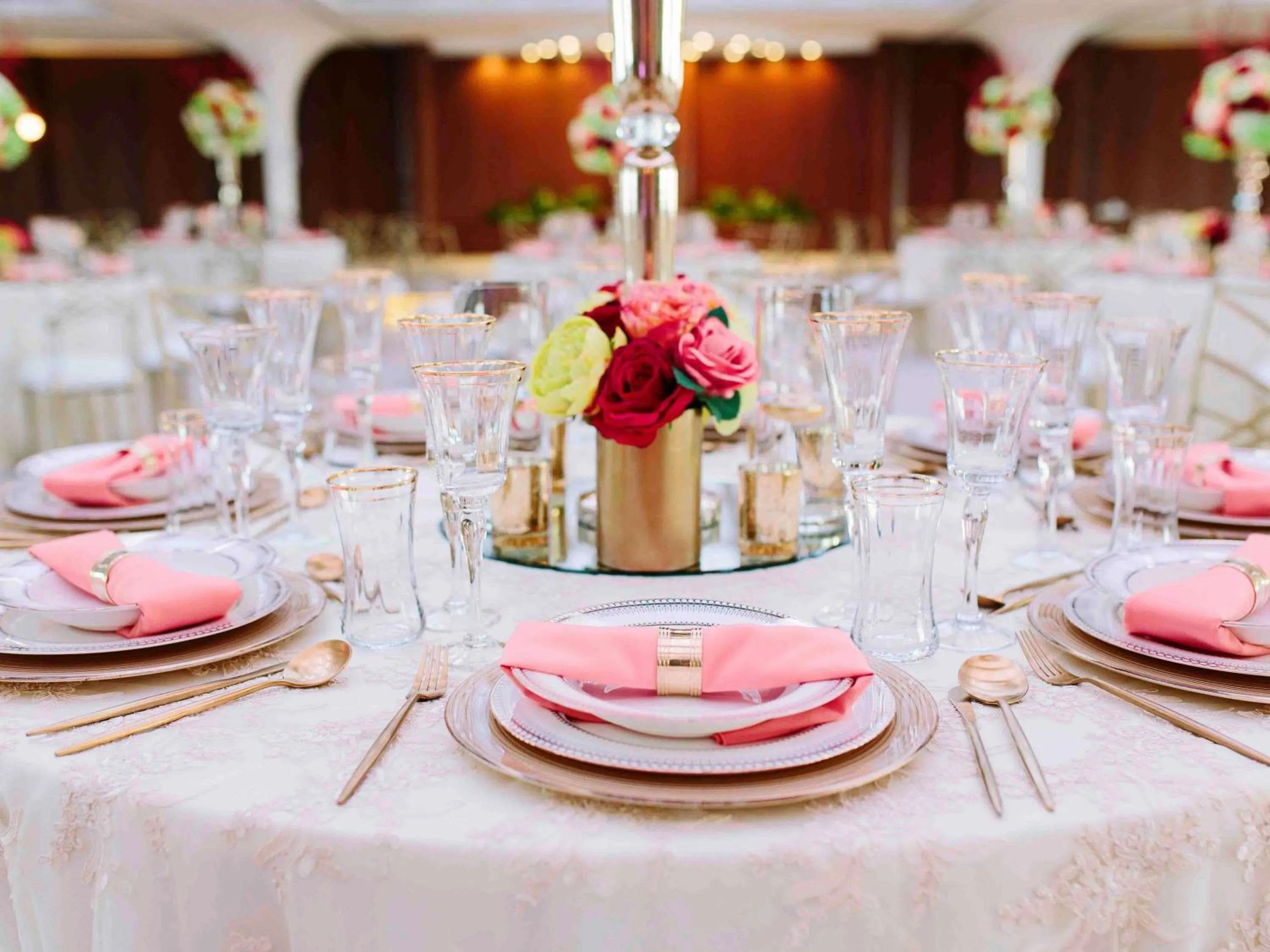 Meeting/conference room in Queen Elizabeth 2 Hotel