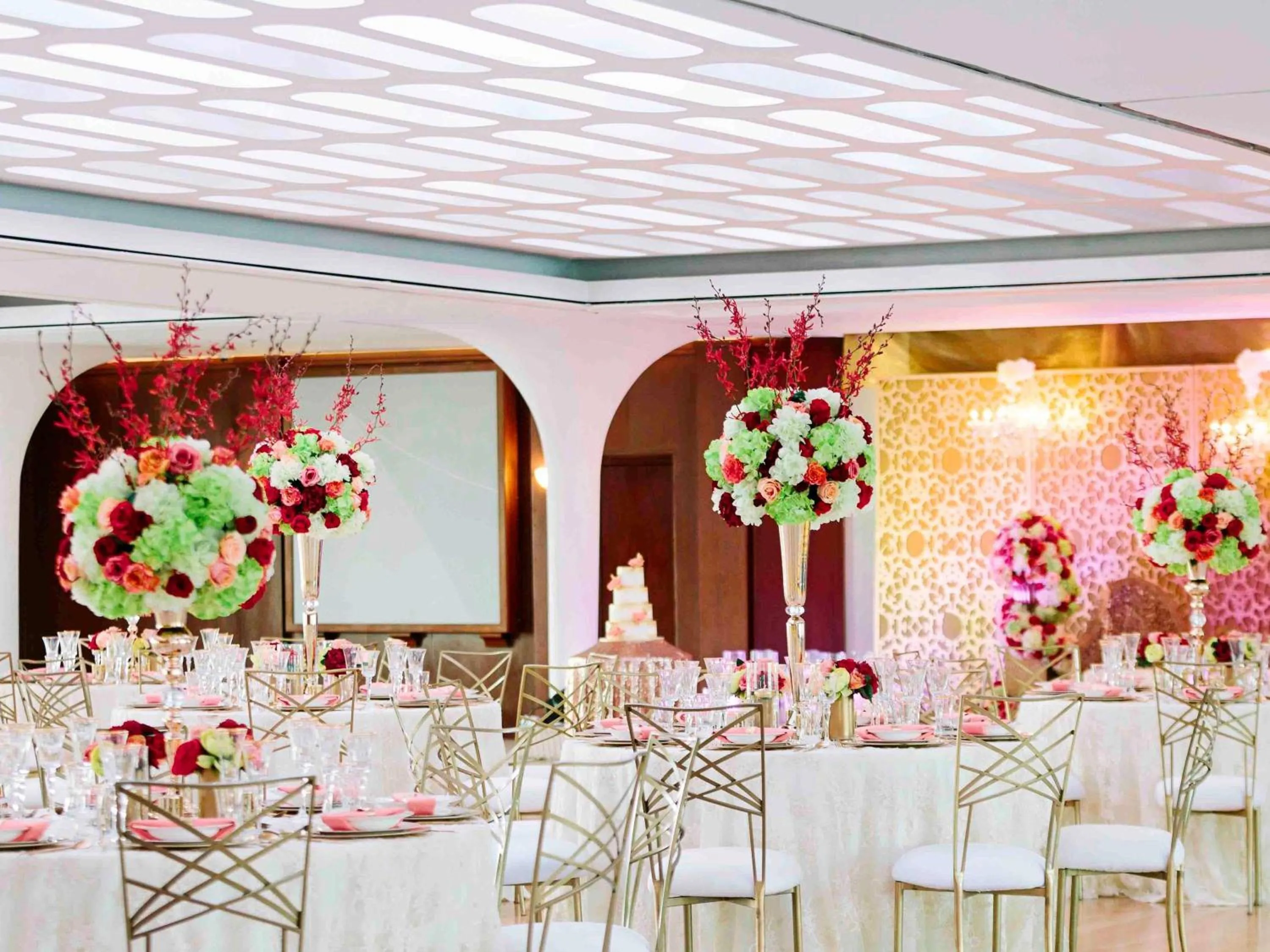 Meeting/conference room in Queen Elizabeth 2 Hotel