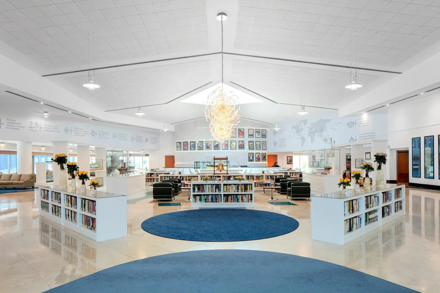 Facade/entrance in Queen Elizabeth 2 Hotel