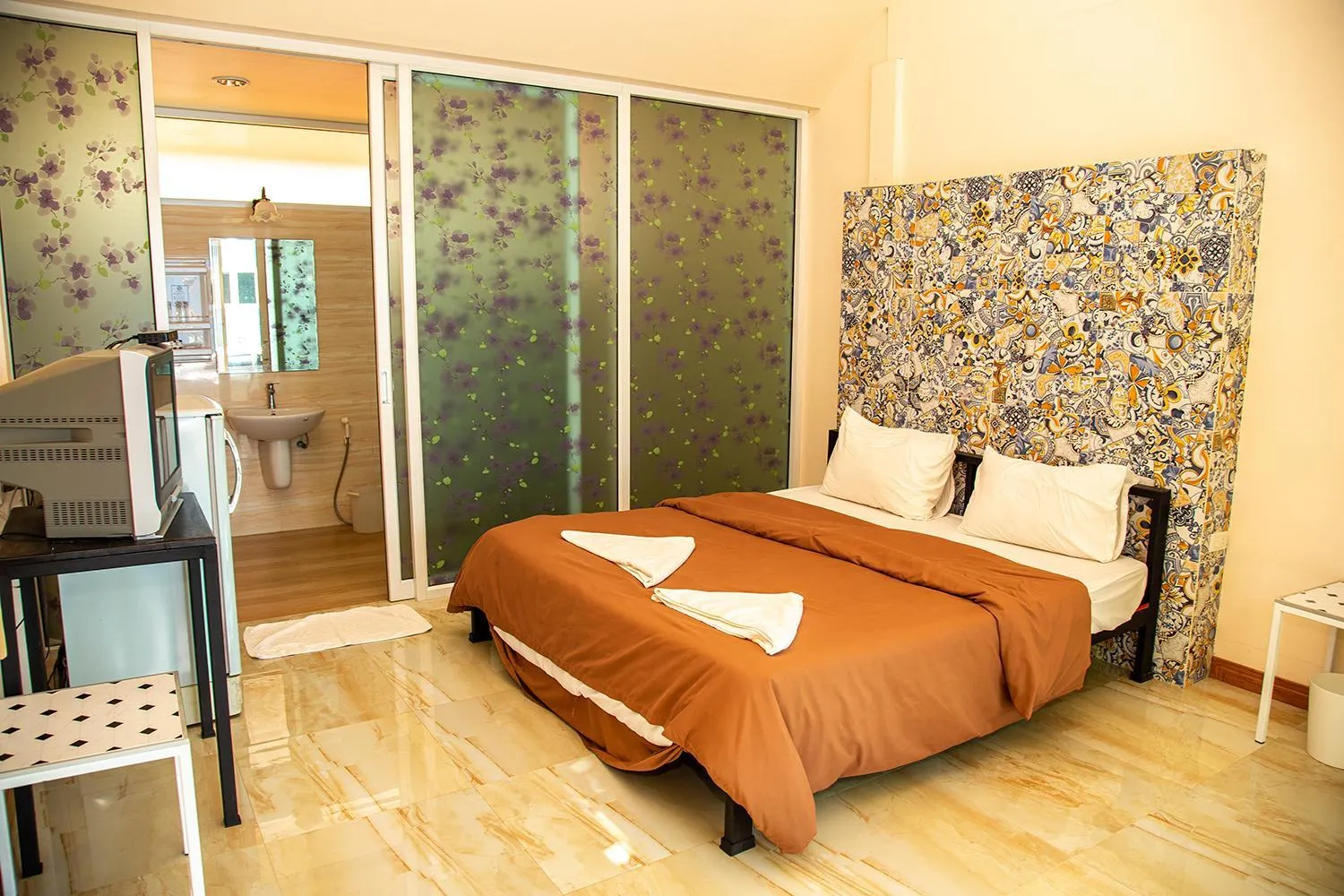 Bedroom, Bed in Yoko River Kwai Resort