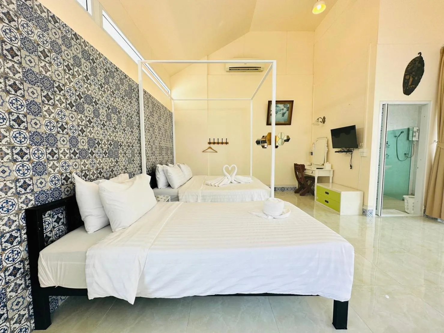 Photo of the whole room, Bed in Yoko River Kwai Resort