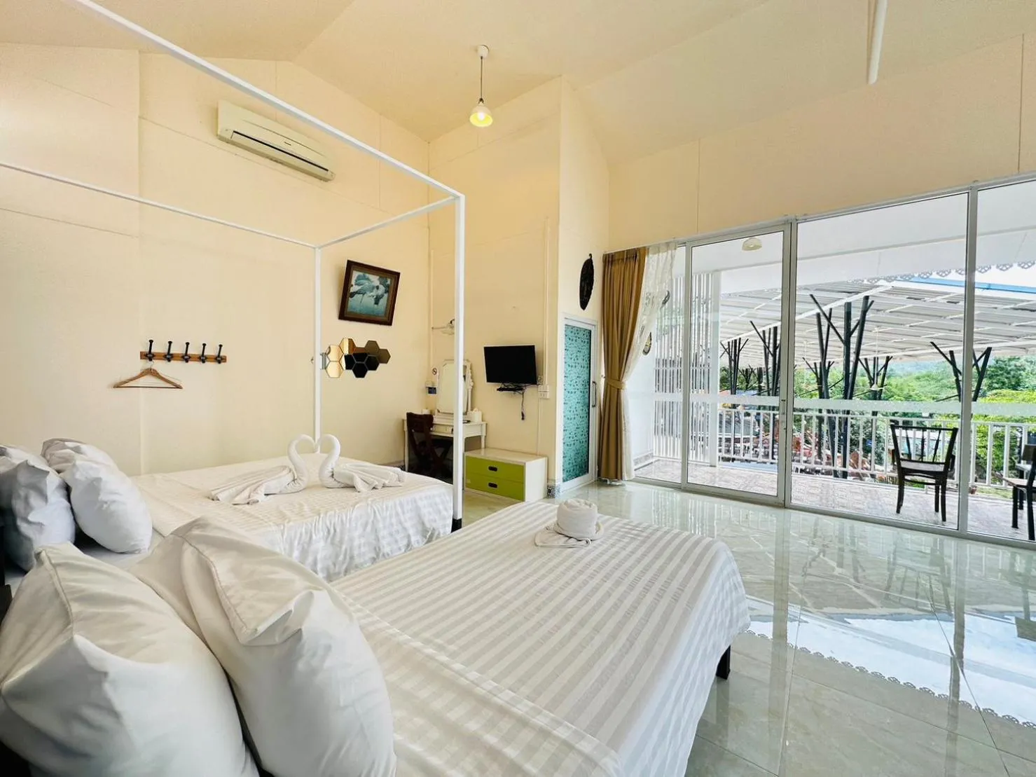 Bedroom, Bed in Yoko River Kwai Resort