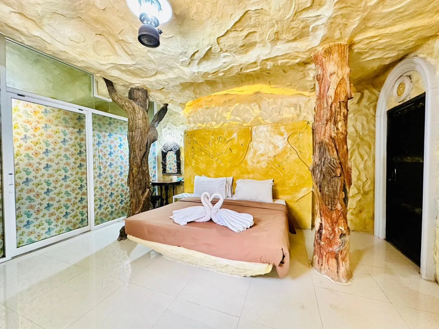 Bedroom, Bed in Yoko River Kwai Resort