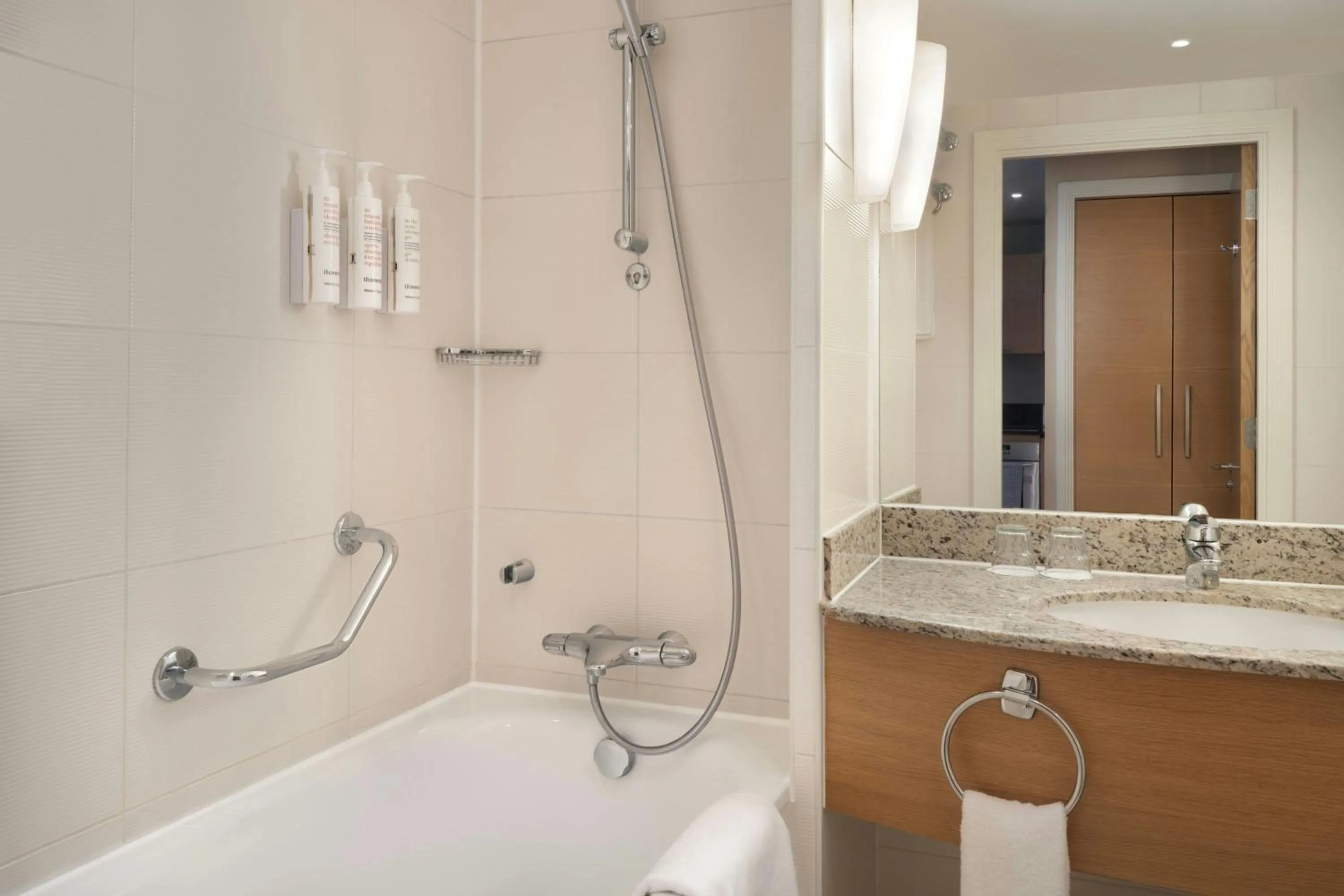 Photo of the whole room in Marriott Executive Apartments London, Canary Wharf