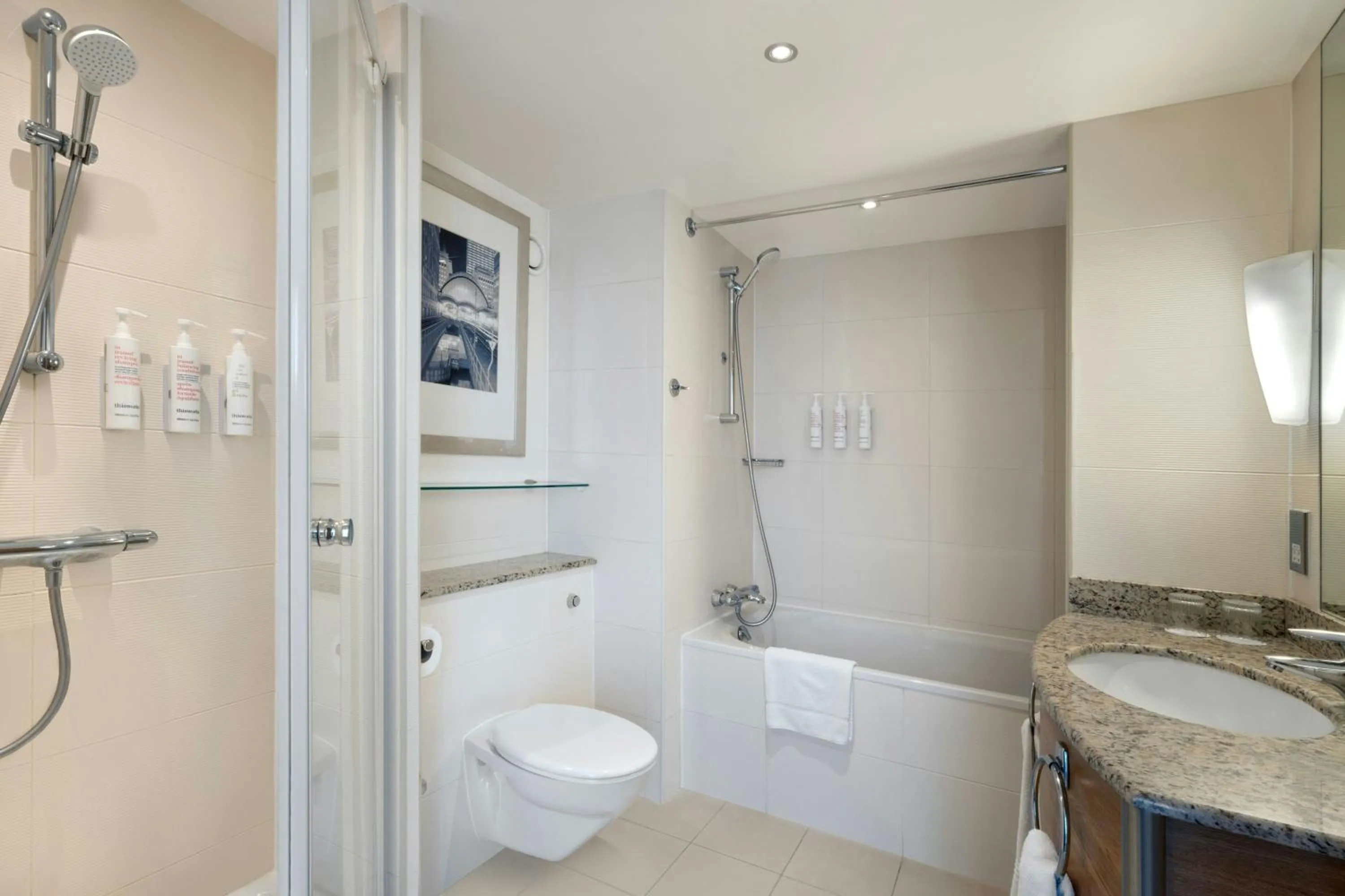 Photo of the whole room in Marriott Executive Apartments London, Canary Wharf