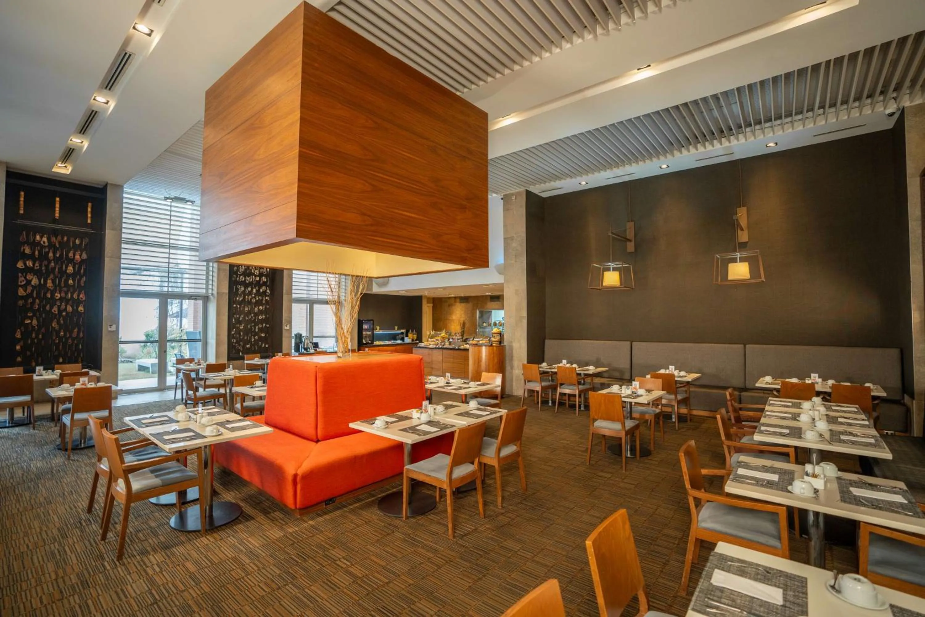 Restaurant/places to eat in Hilton Garden Inn Santiago Airport