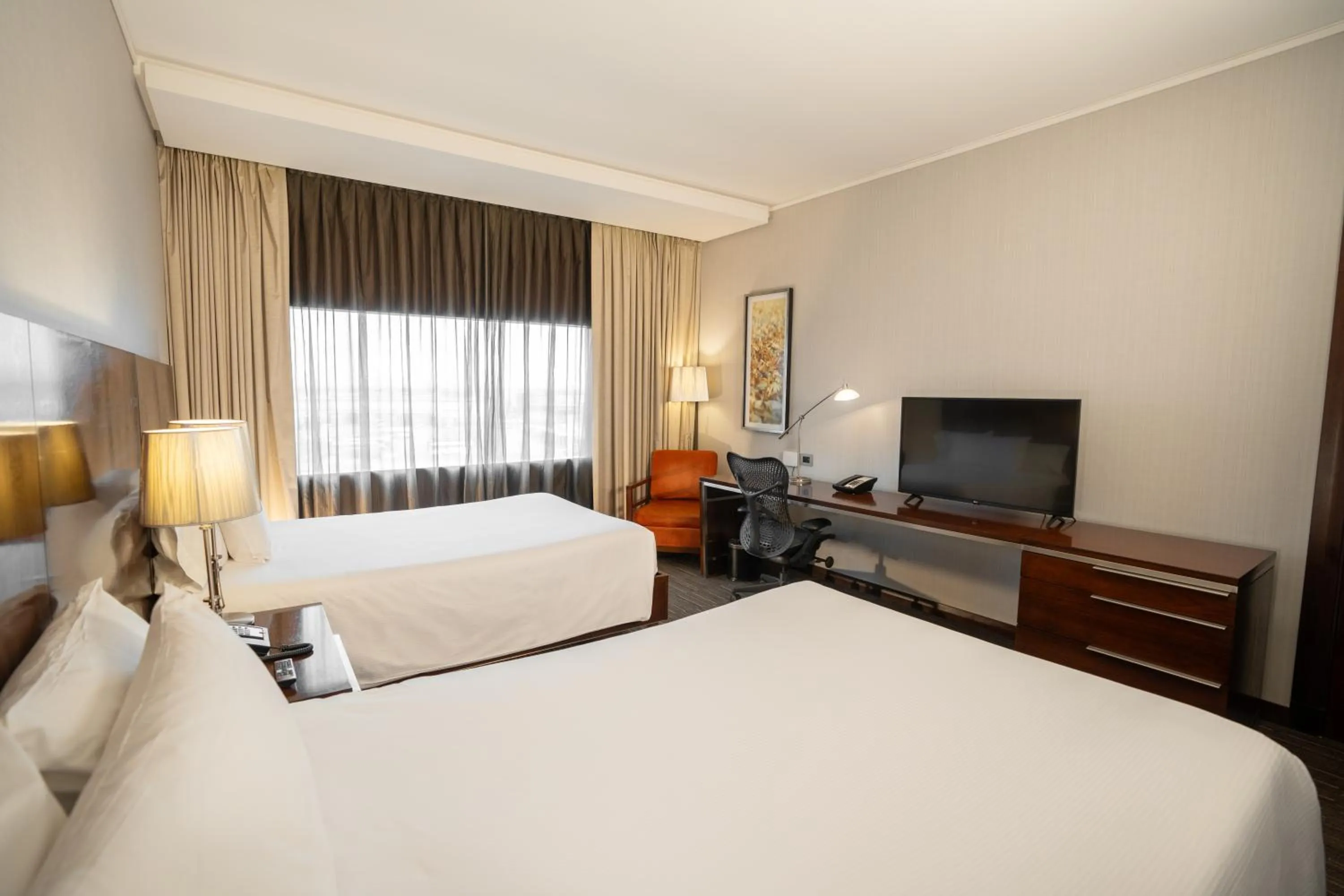 Bedroom, Bed in Hilton Garden Inn Santiago Airport