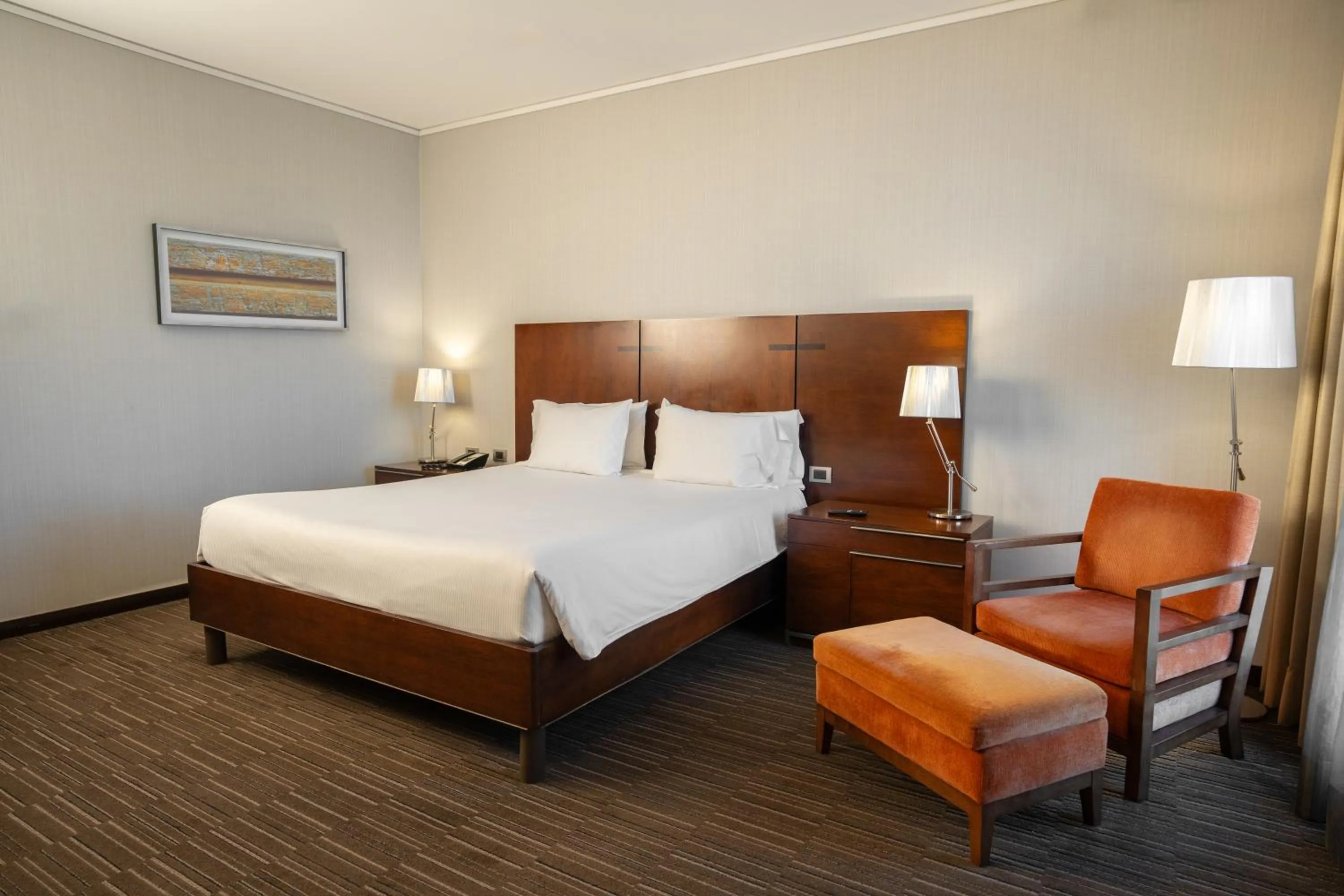 Bedroom, Bed in Hilton Garden Inn Santiago Airport