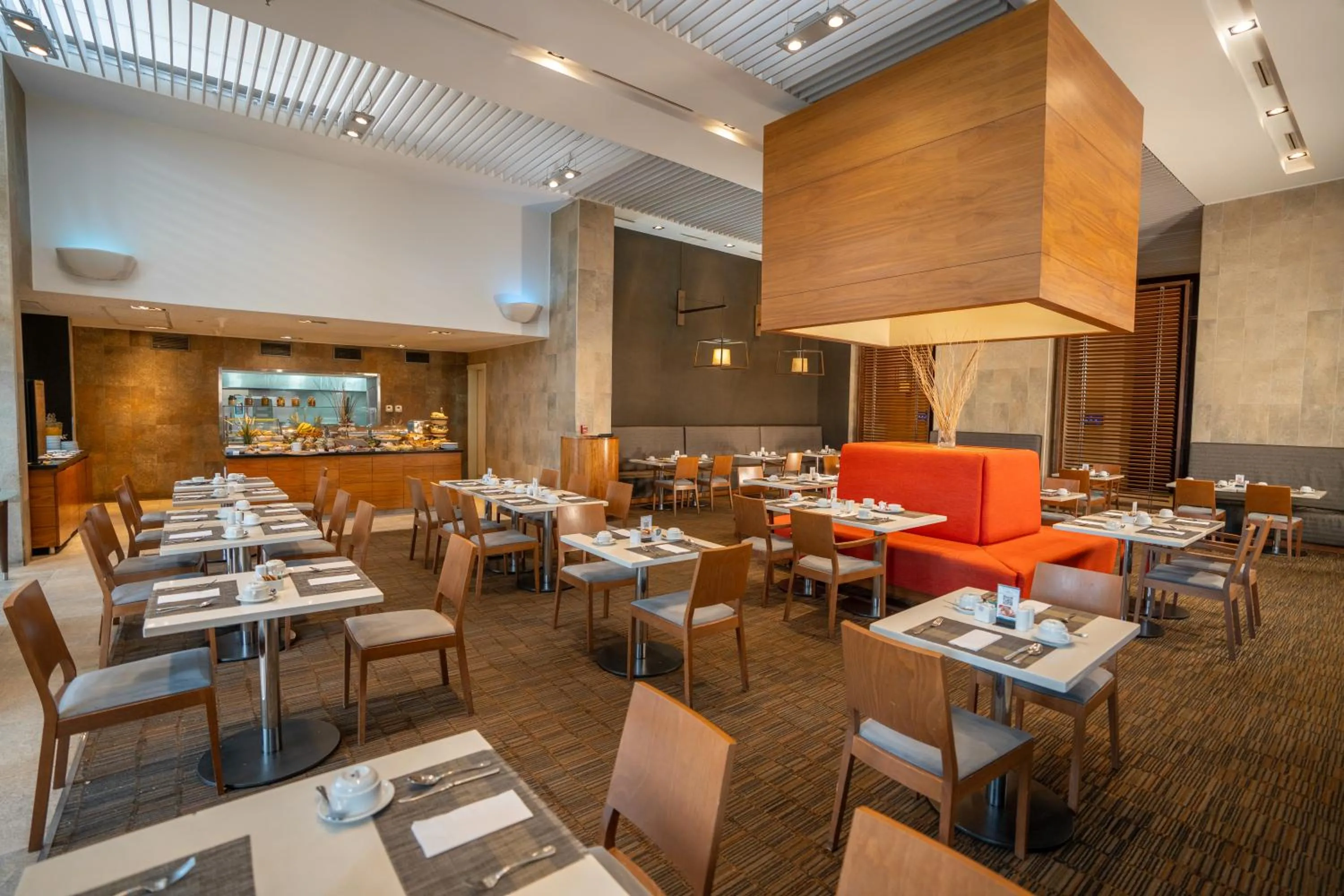 Restaurant/places to eat in Hilton Garden Inn Santiago Airport