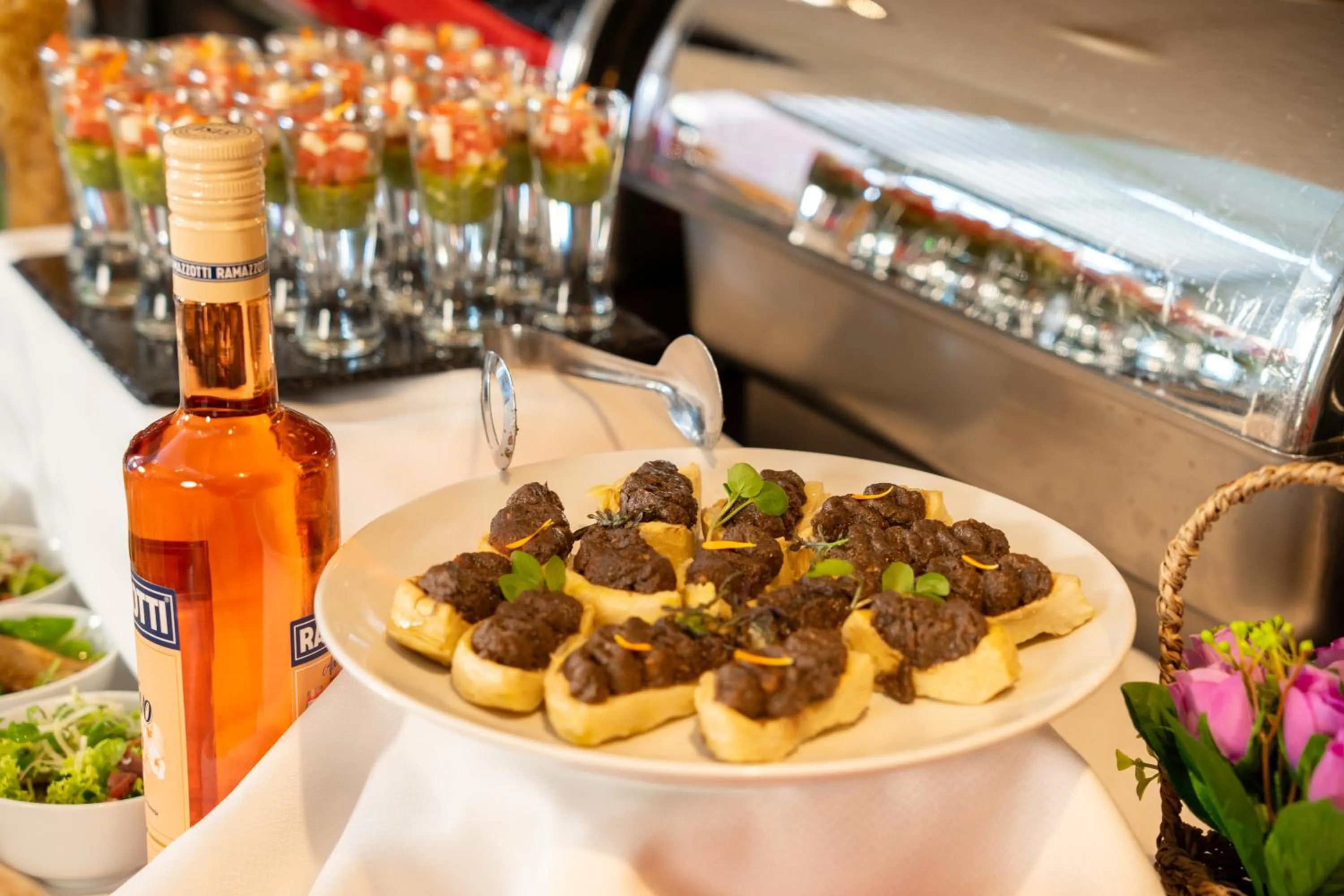 Food and drinks in Hilton Garden Inn Santiago Airport