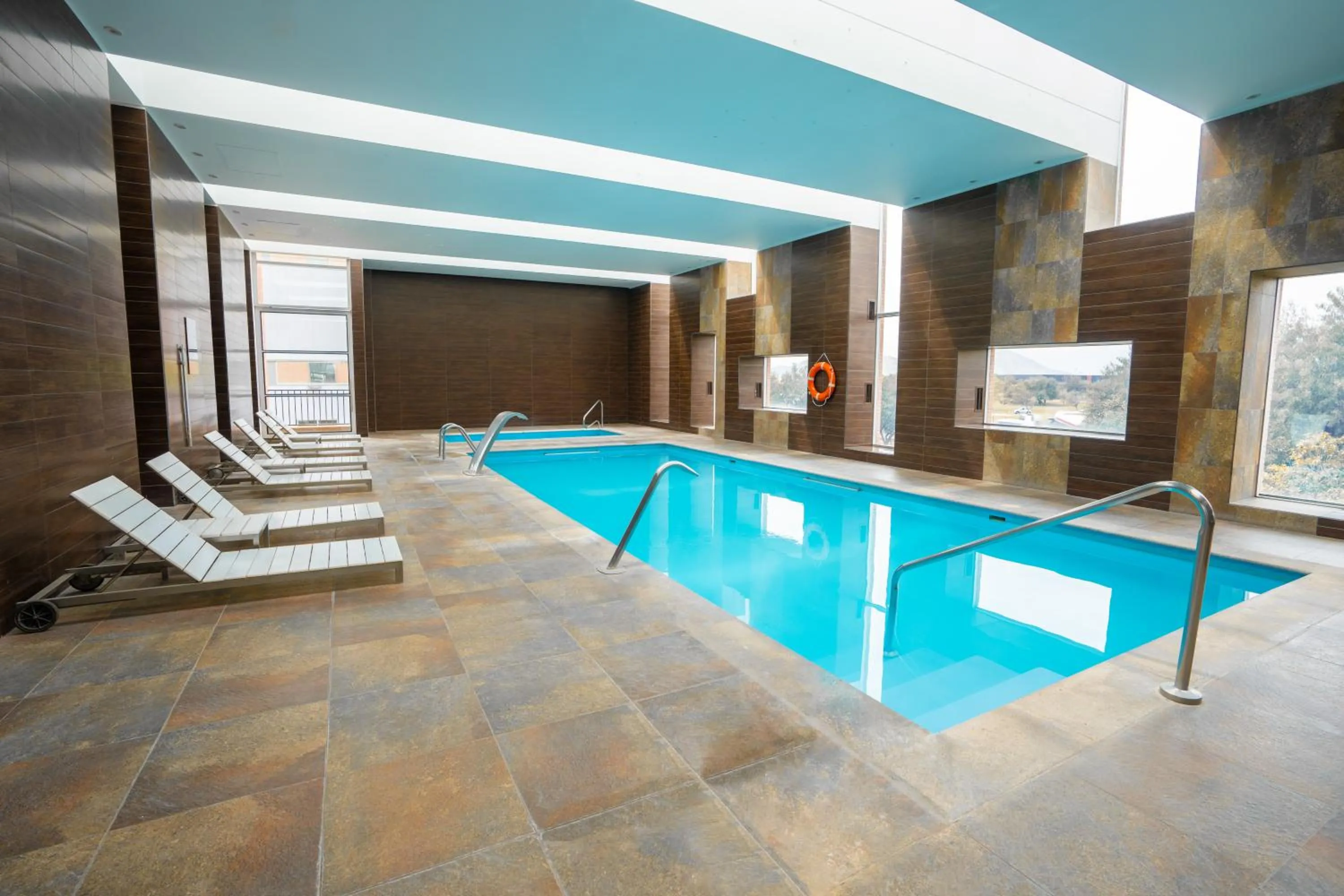 Swimming pool in Hilton Garden Inn Santiago Airport