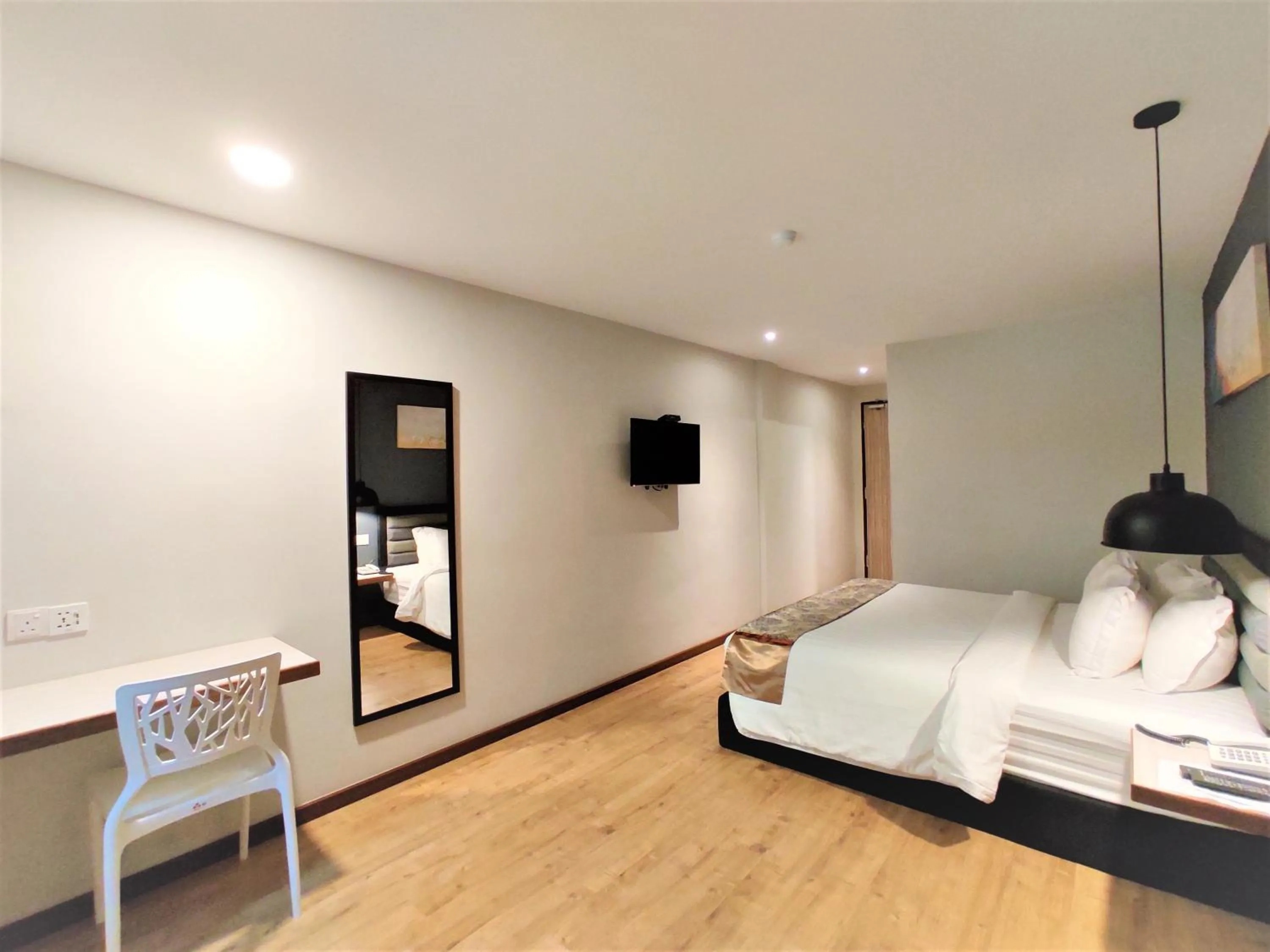 Photo of the whole room, Bed in Apple Suites Hotel