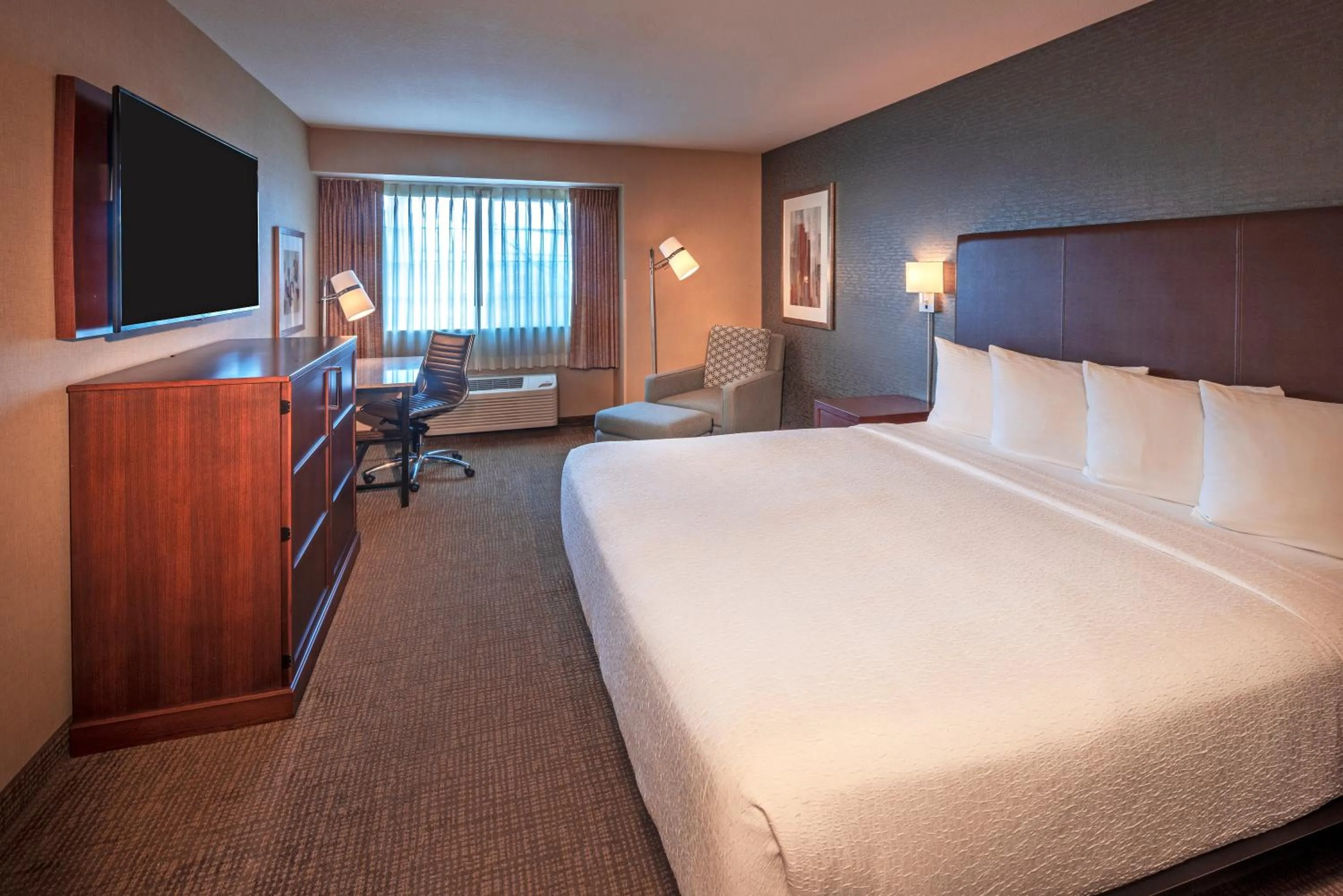 Bed in Silver Cloud Hotel - Portland