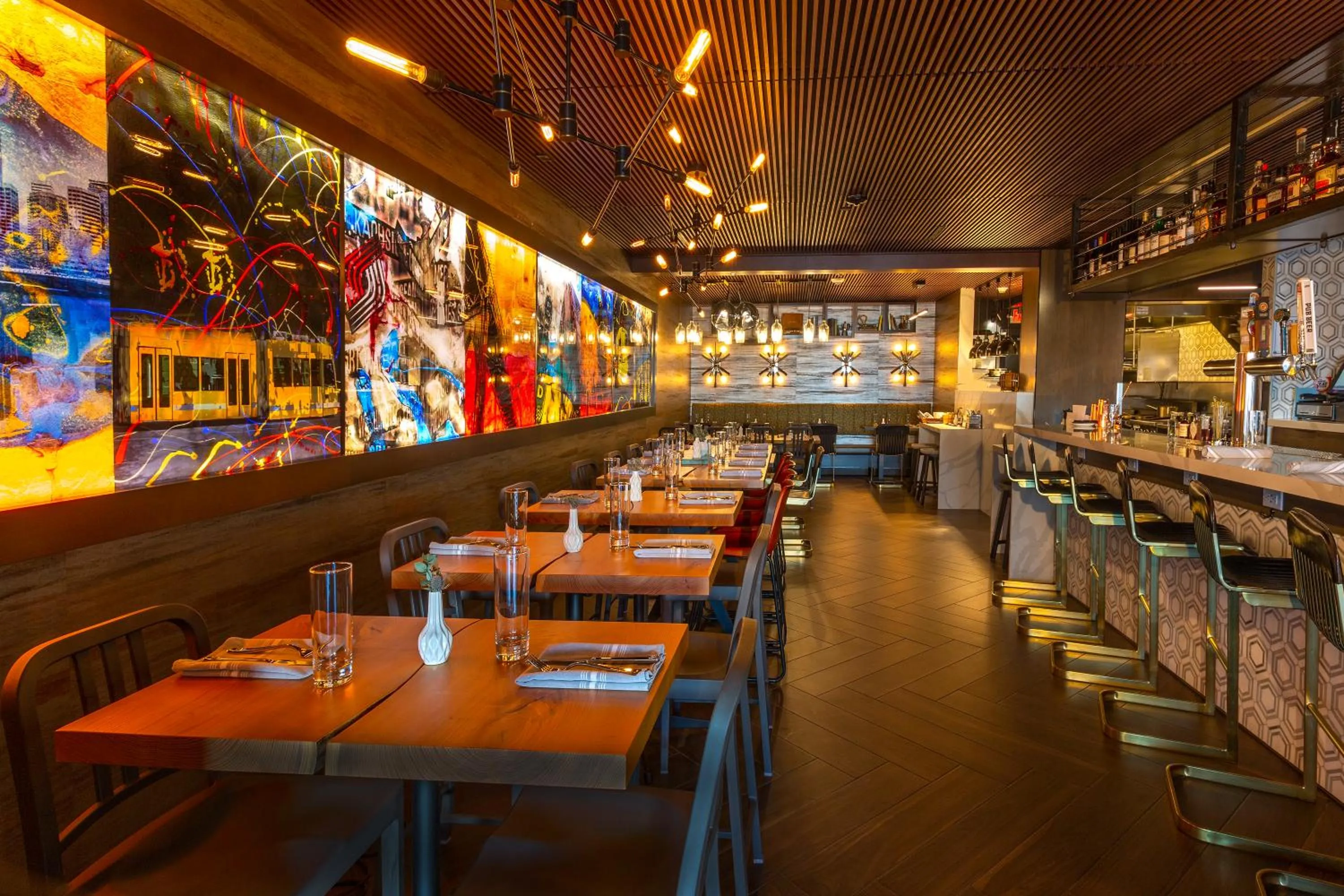 Restaurant/places to eat in Silver Cloud Hotel - Portland