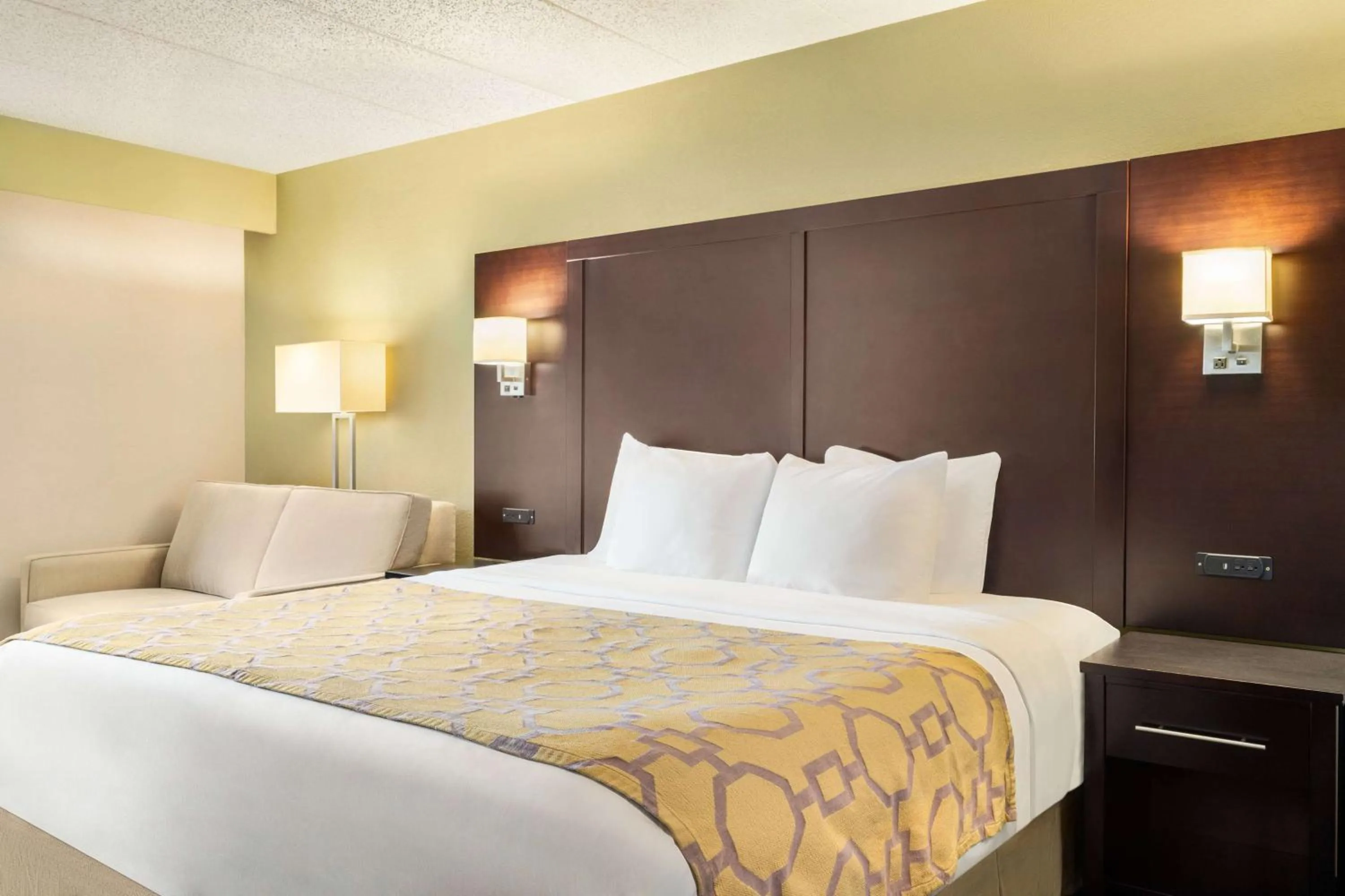 Photo of the whole room, Bed in Baymont by Wyndham Georgetown Lexington North