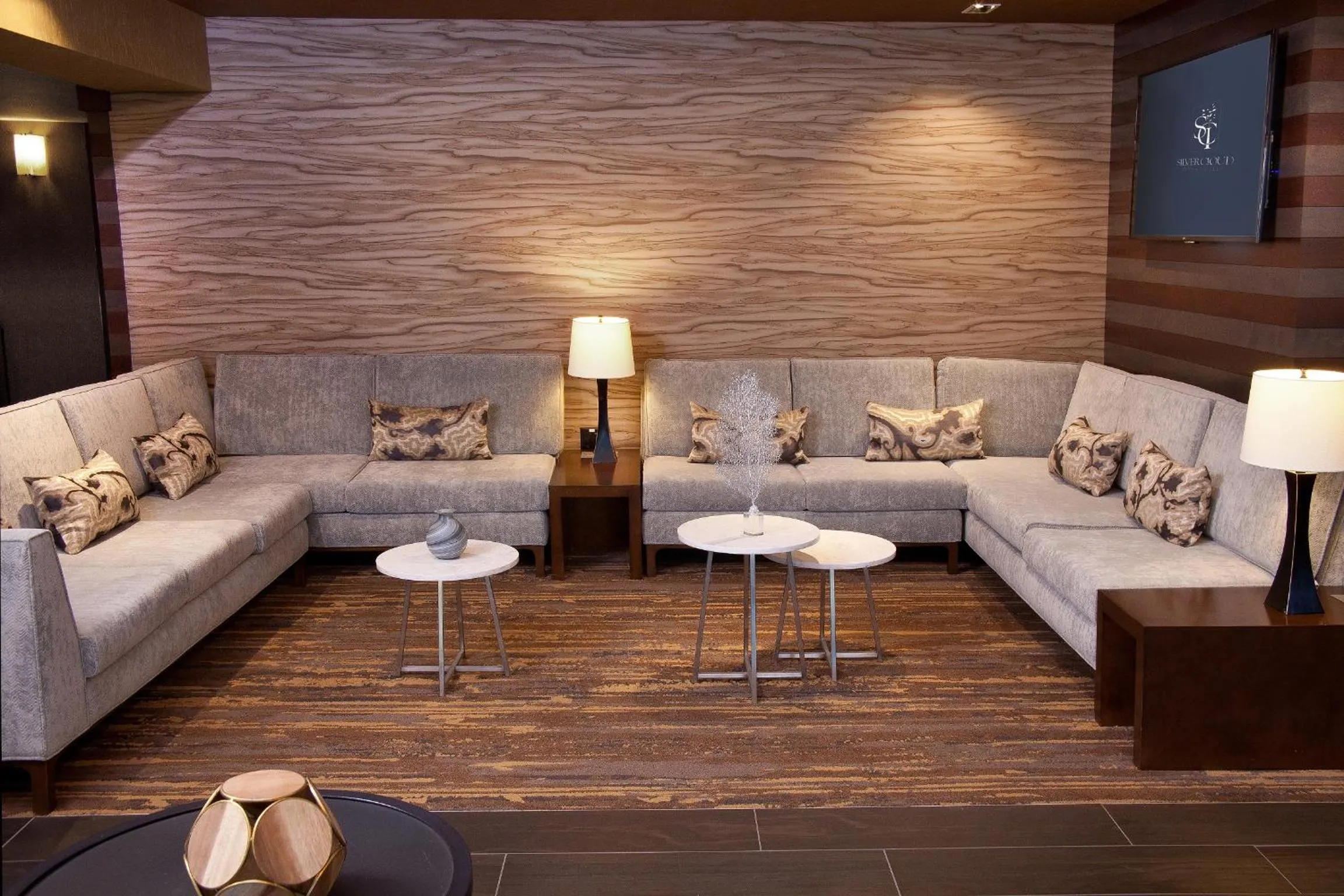 Lounge or bar in Silver Cloud Hotel - Seattle University of Washington District