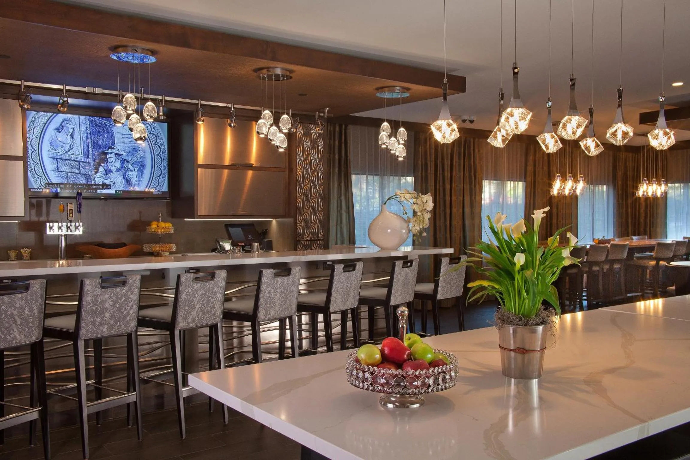 Lounge or bar in Silver Cloud Hotel - Seattle University of Washington District