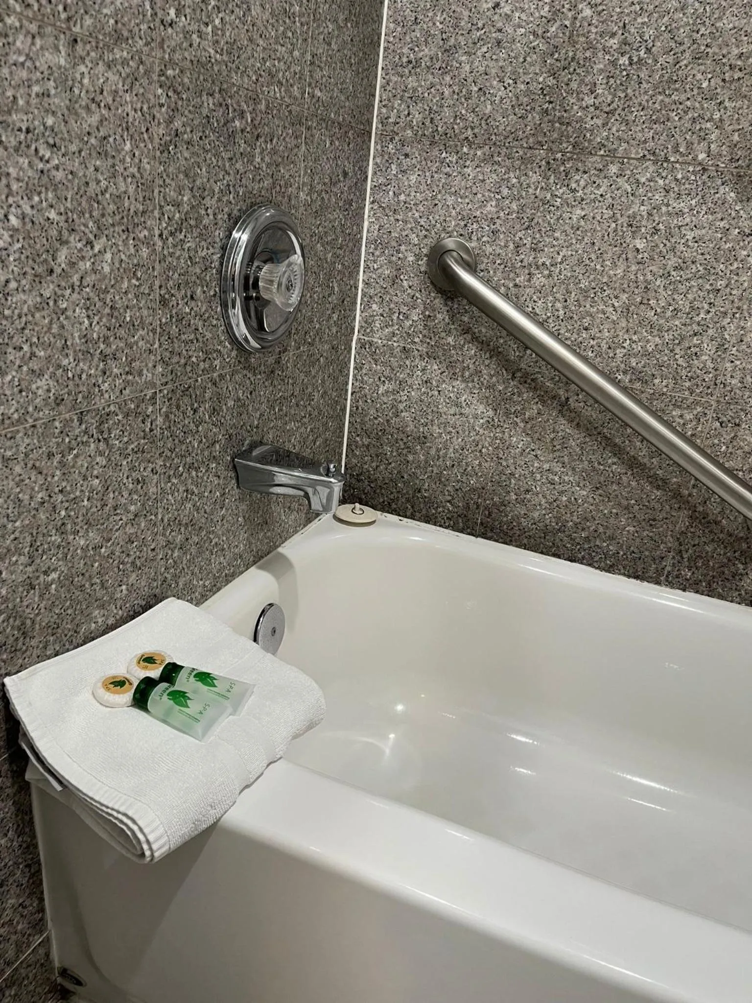 Bath in Laguna Inn and Suites