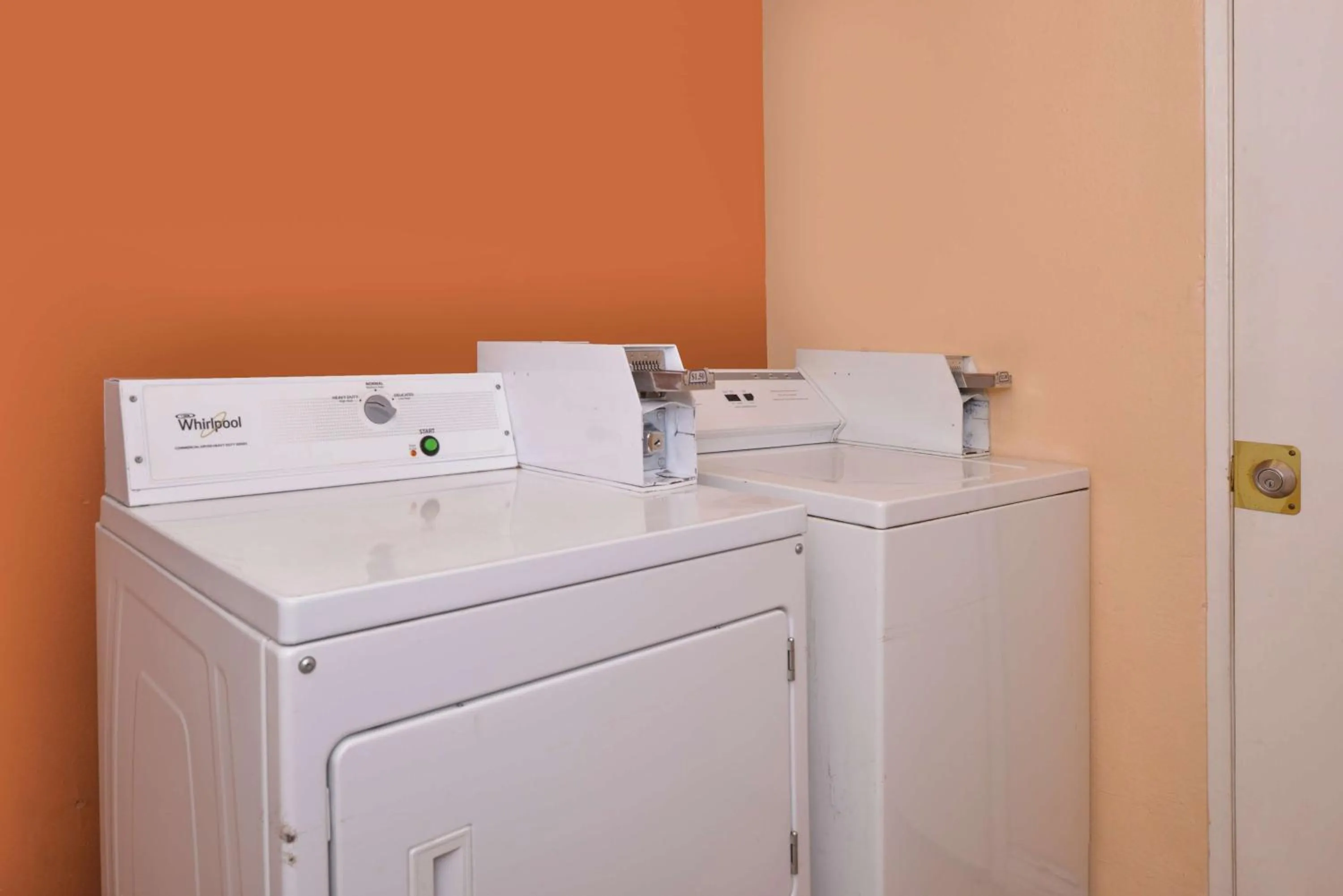 Area and facilities in Laguna Inn and Suites