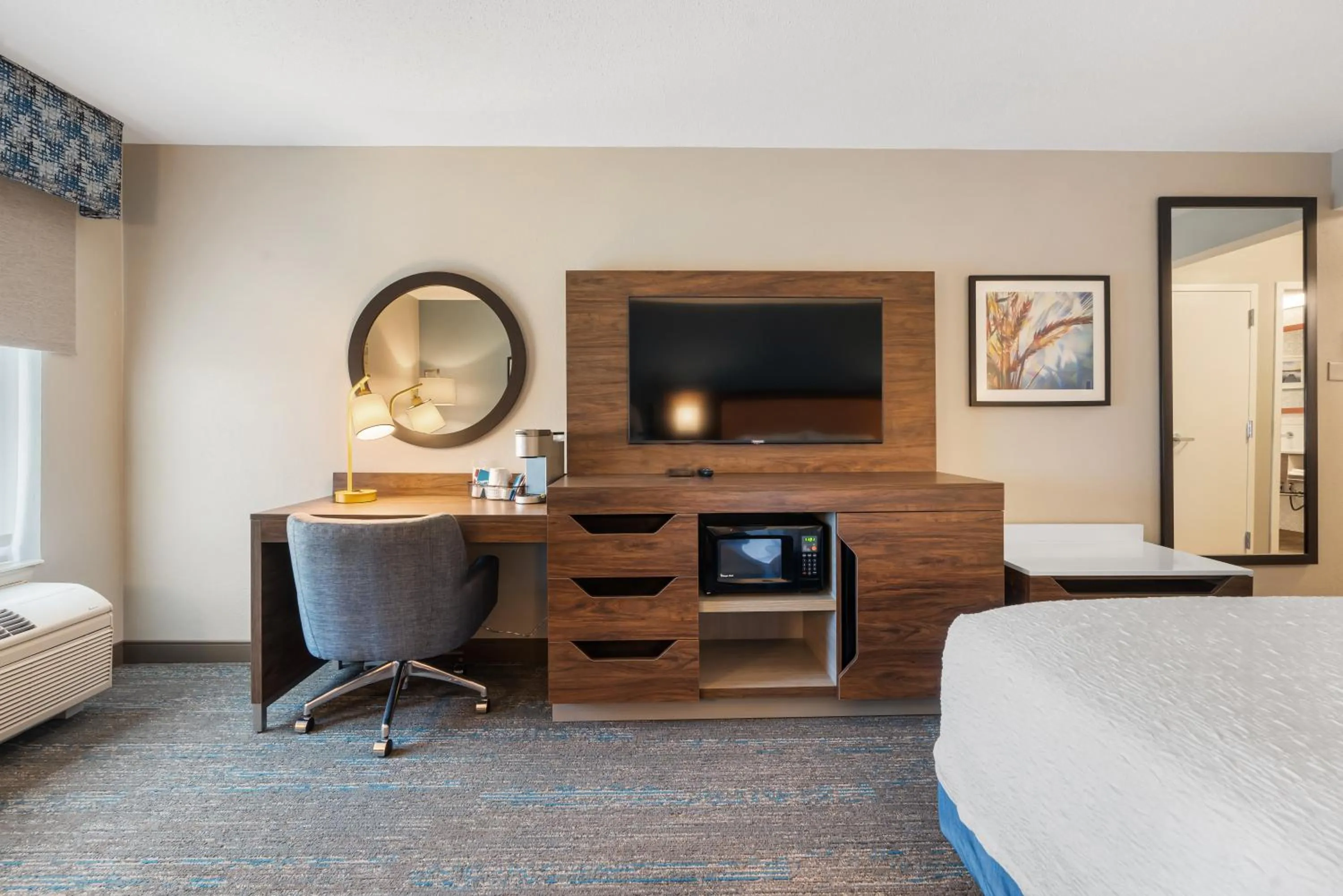 Bedroom, Bed in Hampton Inn Ottawa - Starved Rock Area