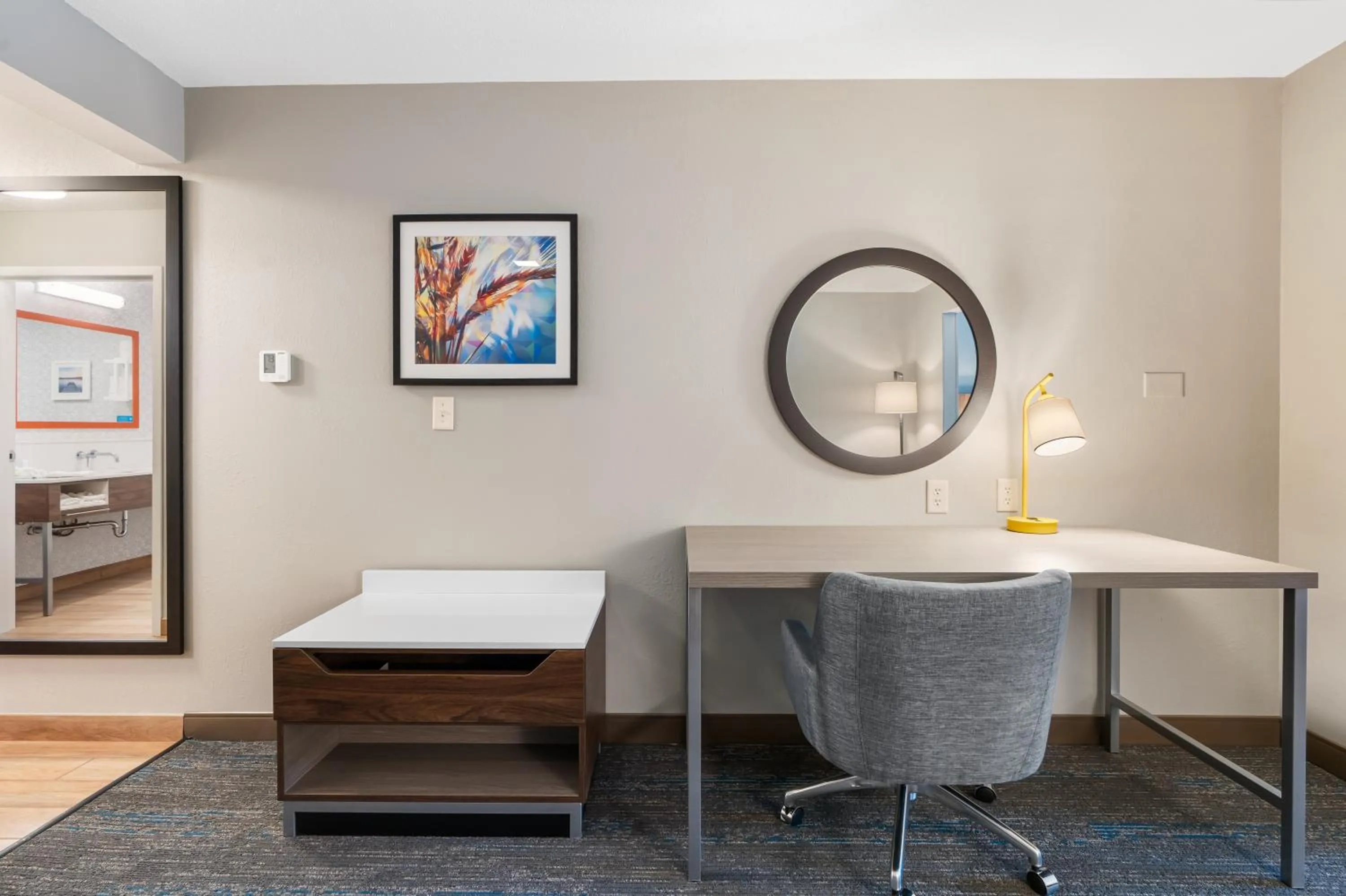 Bedroom in Hampton Inn Ottawa - Starved Rock Area