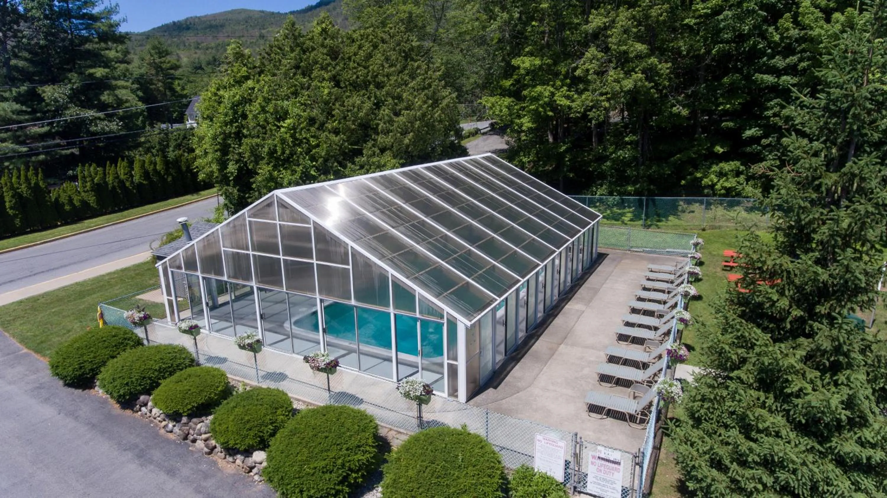 Swimming pool in Americas Best Value Inn & Suites Lake George