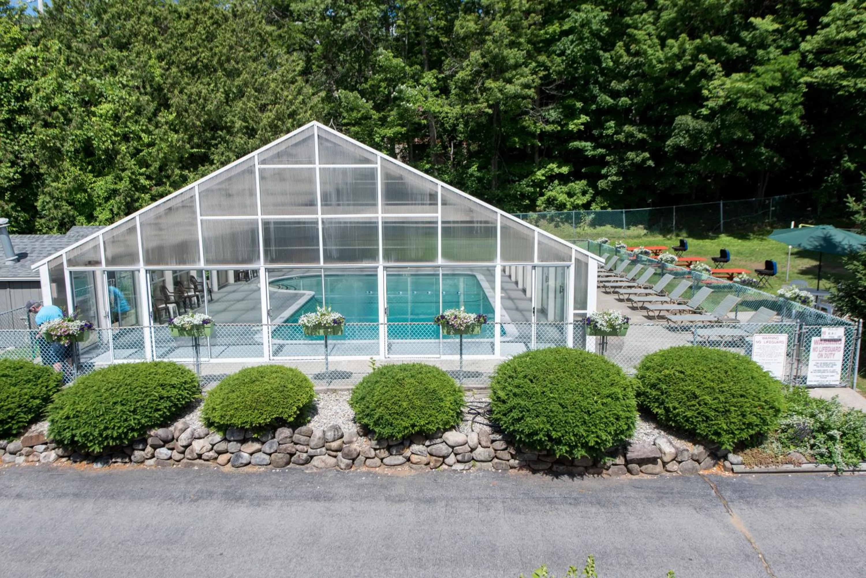 Swimming pool in Americas Best Value Inn & Suites Lake George