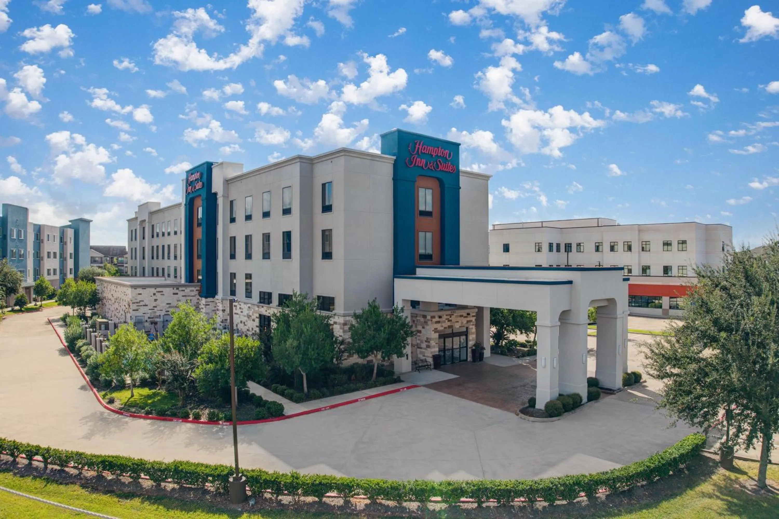 Property building in Hampton Inn and Suites Houston Pasadena