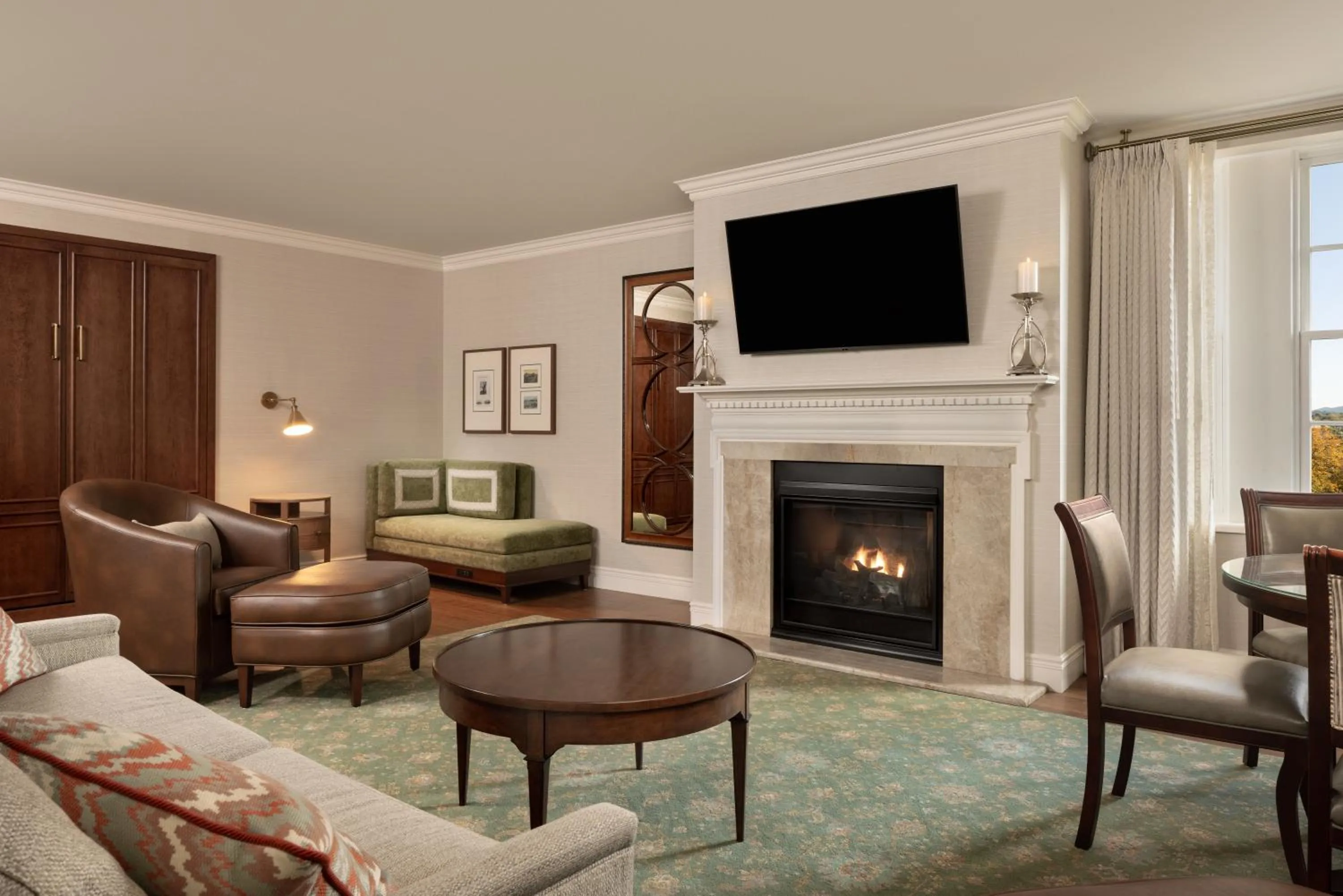 Living room in Hotel Roanoke & Conference Center, Curio Collection by Hilton