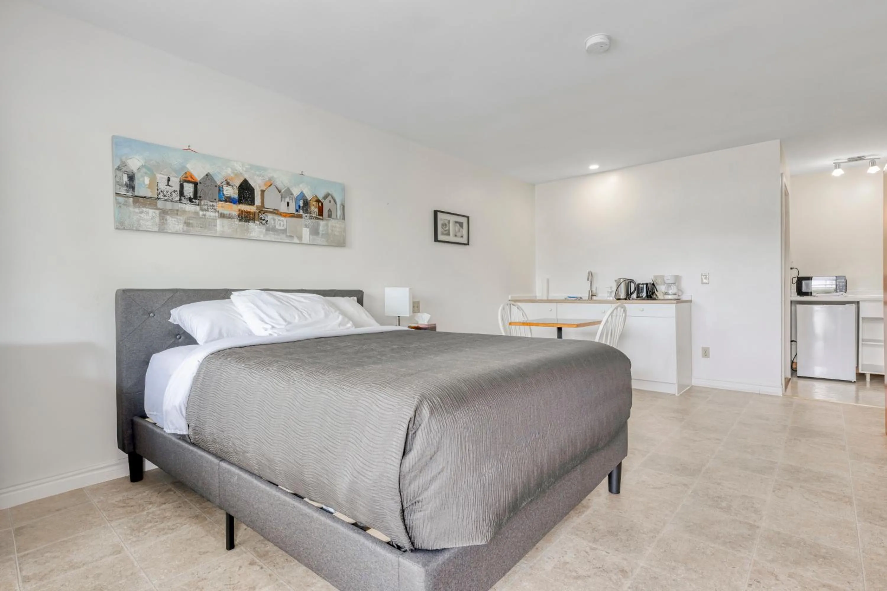 Bed in Homeport Motel