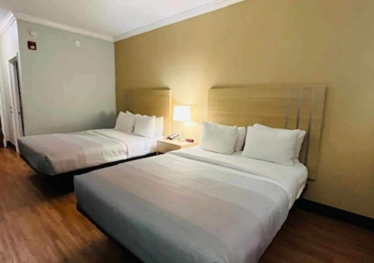 Bedroom, Bed in Quality Inn Gulf Shores Airport