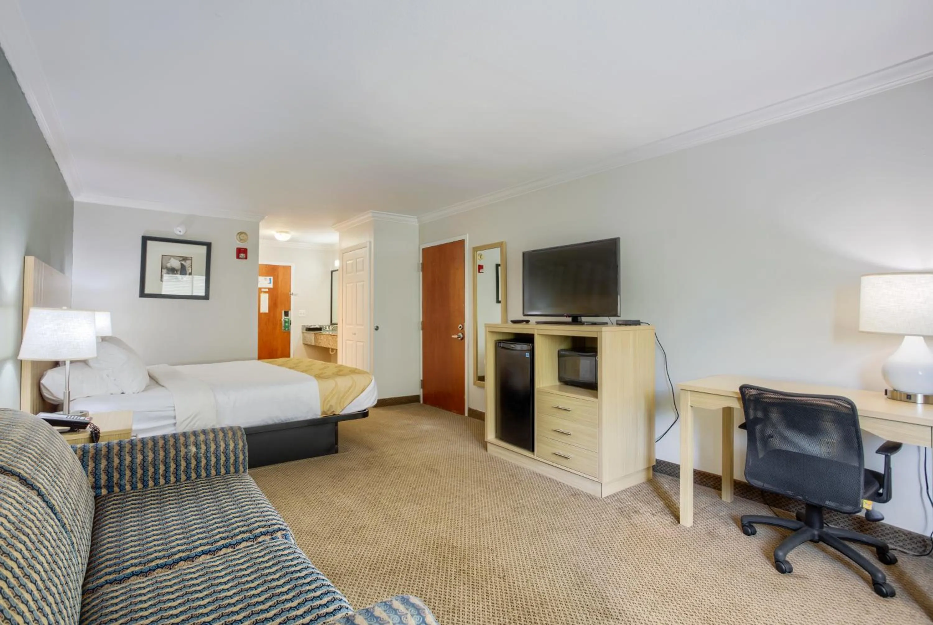 Bed in Quality Inn Gulf Shores Airport