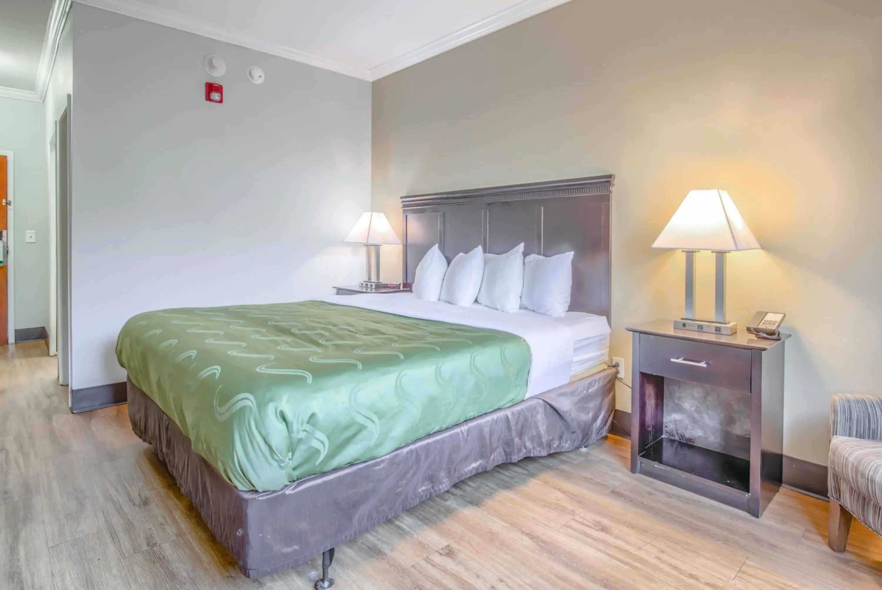 Photo of the whole room, Bed in Quality Inn Gulf Shores Airport