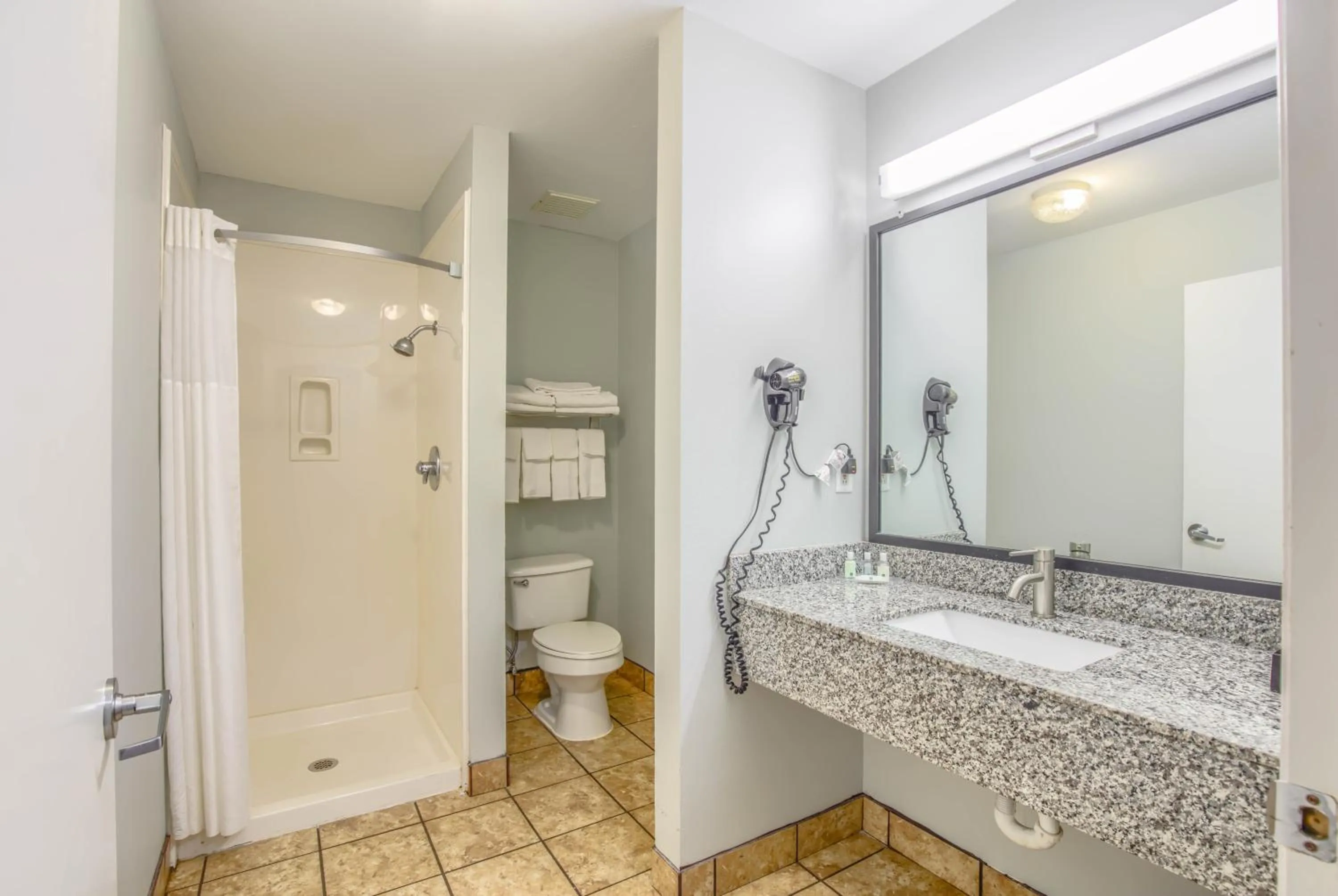 Bathroom in Quality Inn Gulf Shores Airport