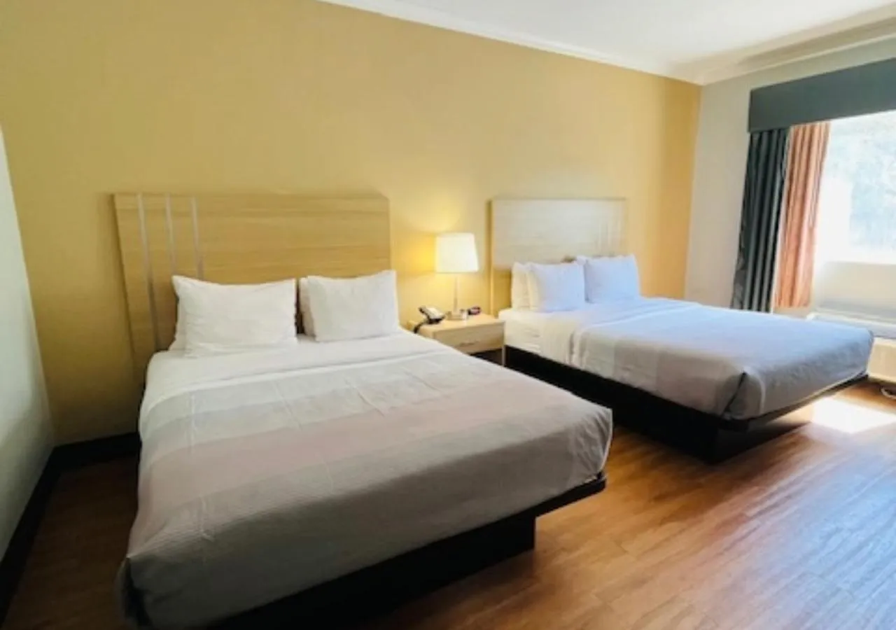 Bedroom, Bed in Quality Inn Gulf Shores Airport