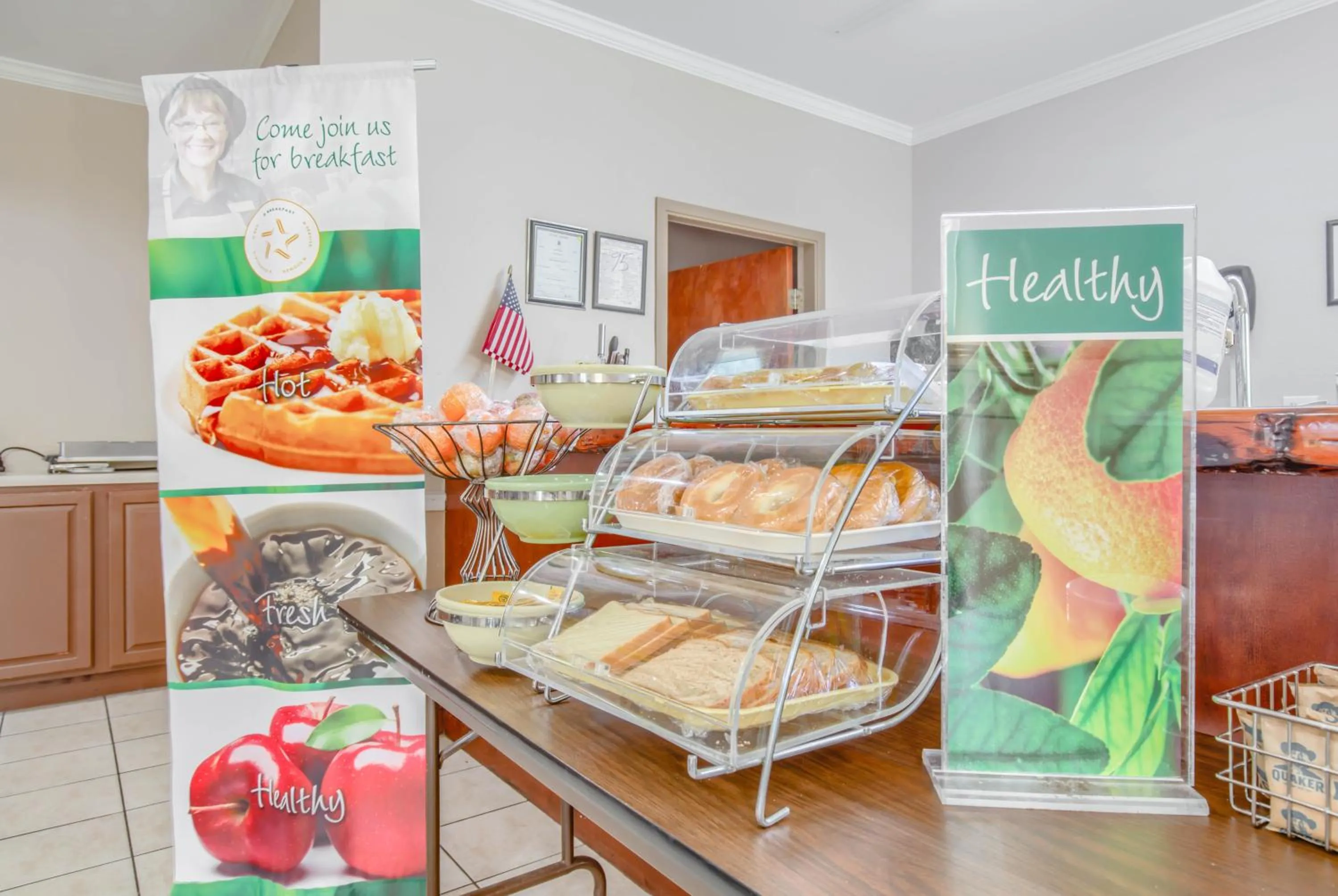 Continental breakfast in Quality Inn Gulf Shores Airport