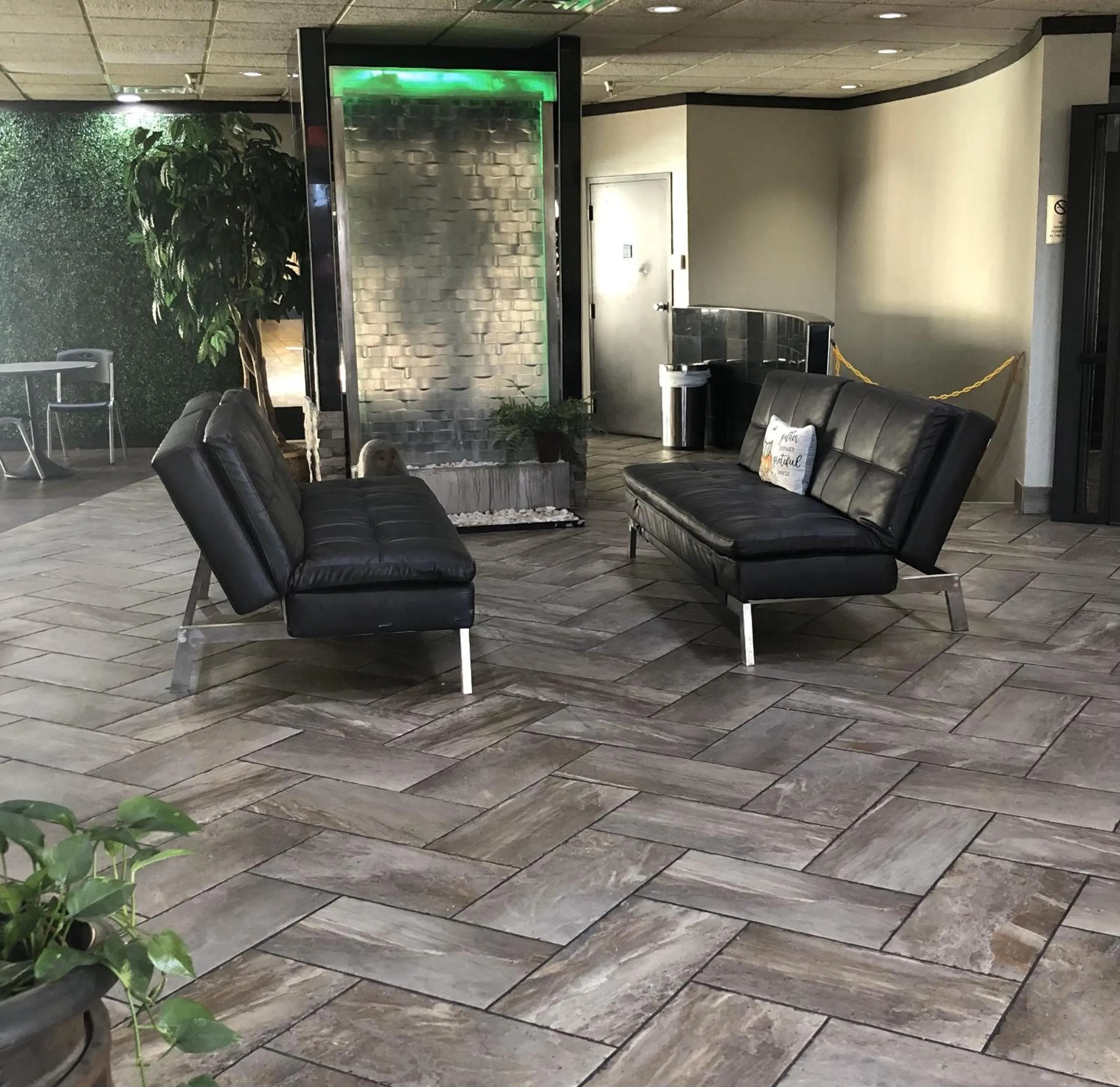 Lobby or reception in Lamplighter Inn-South