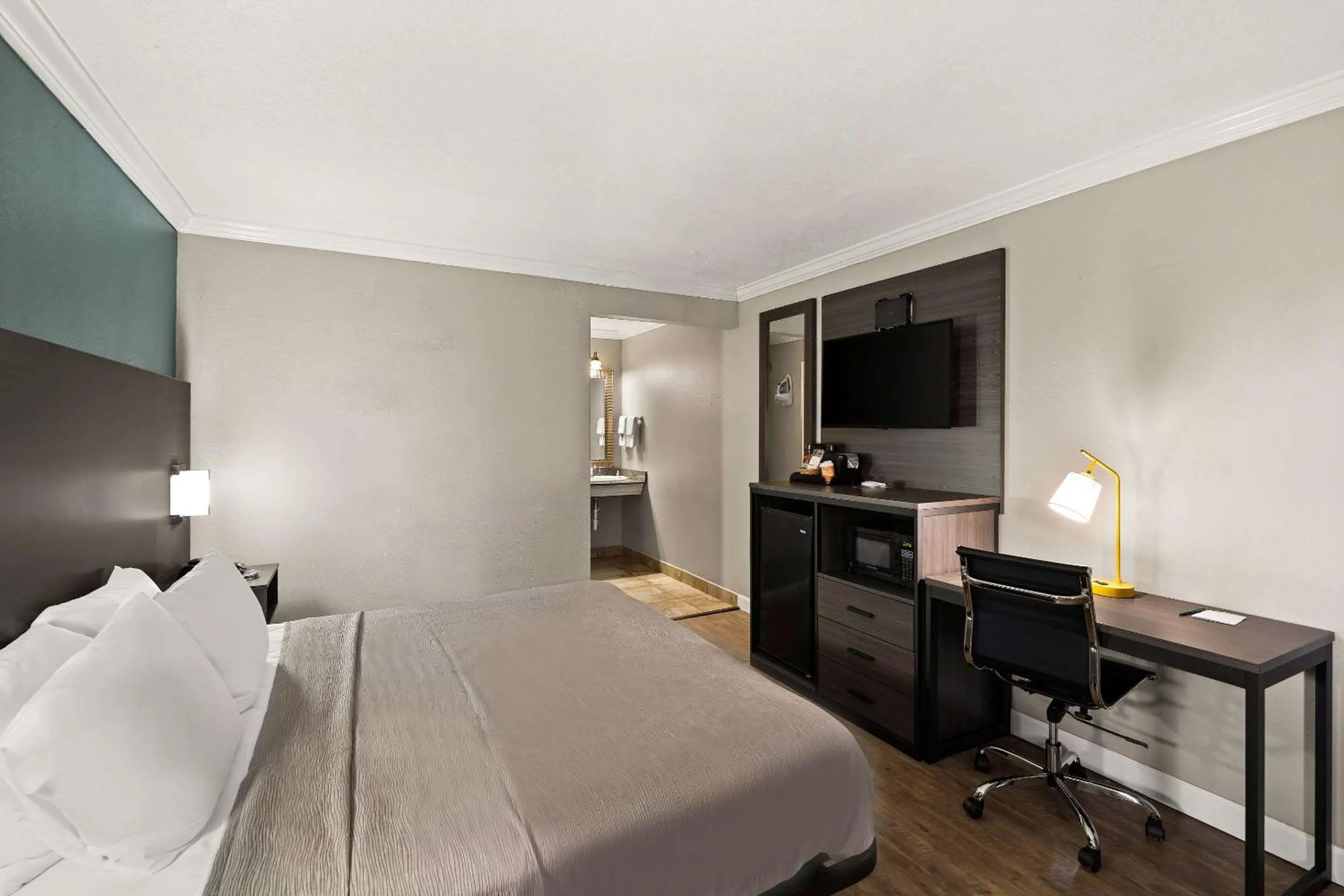 Bedroom, Bed in Quality Inn