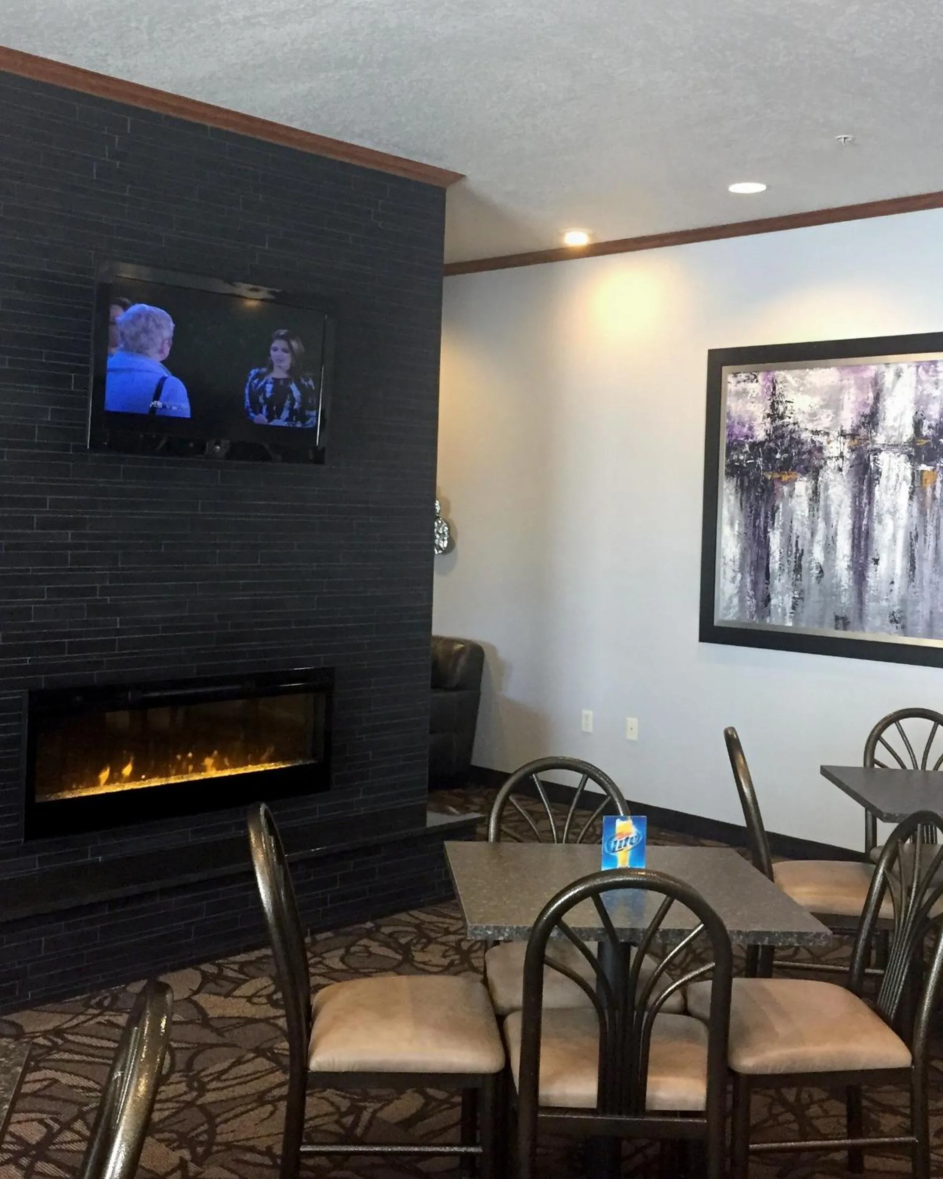 Lounge or bar in Expressway Suites Fargo