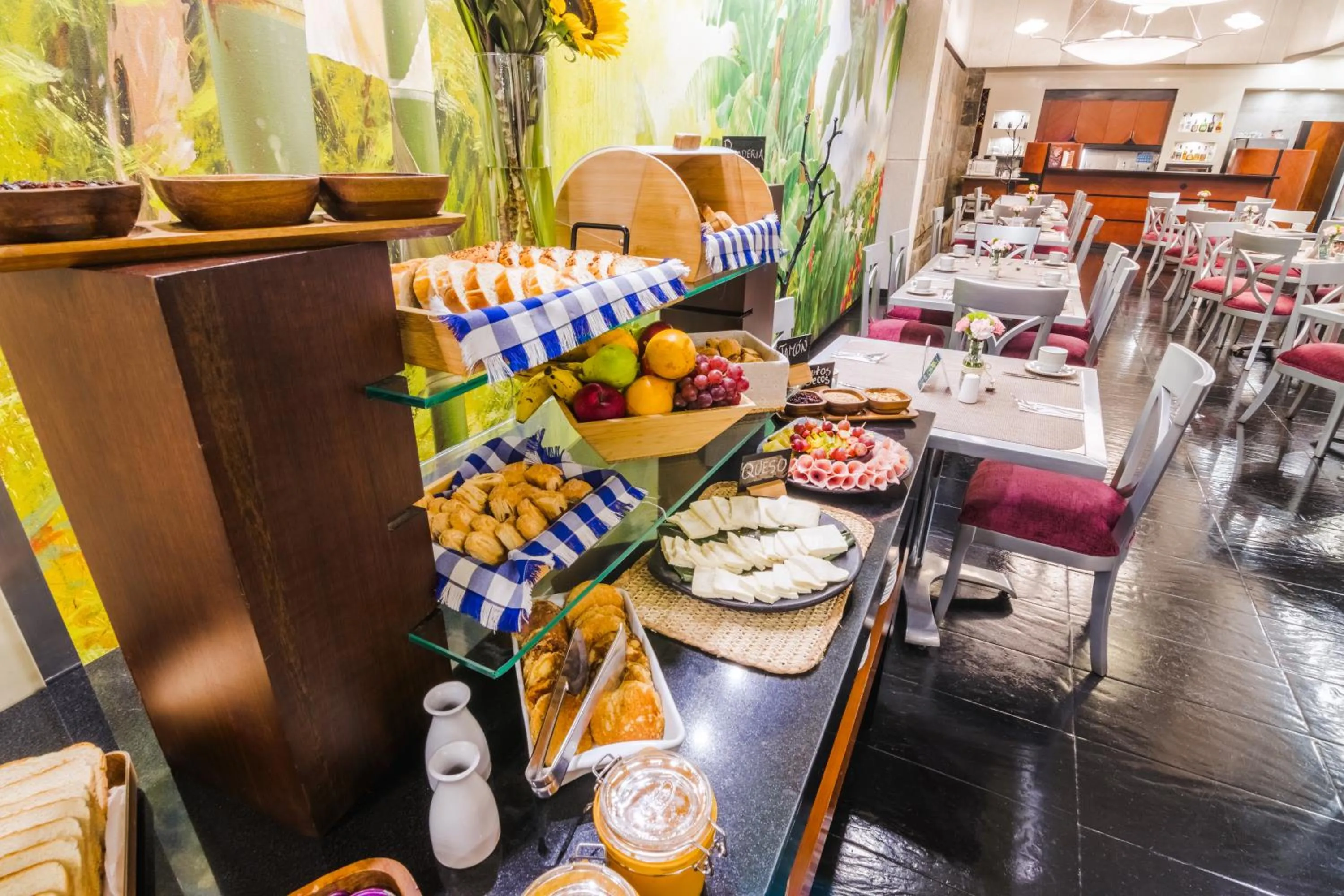 Restaurant/places to eat in GHL Hotel Abadia Plaza