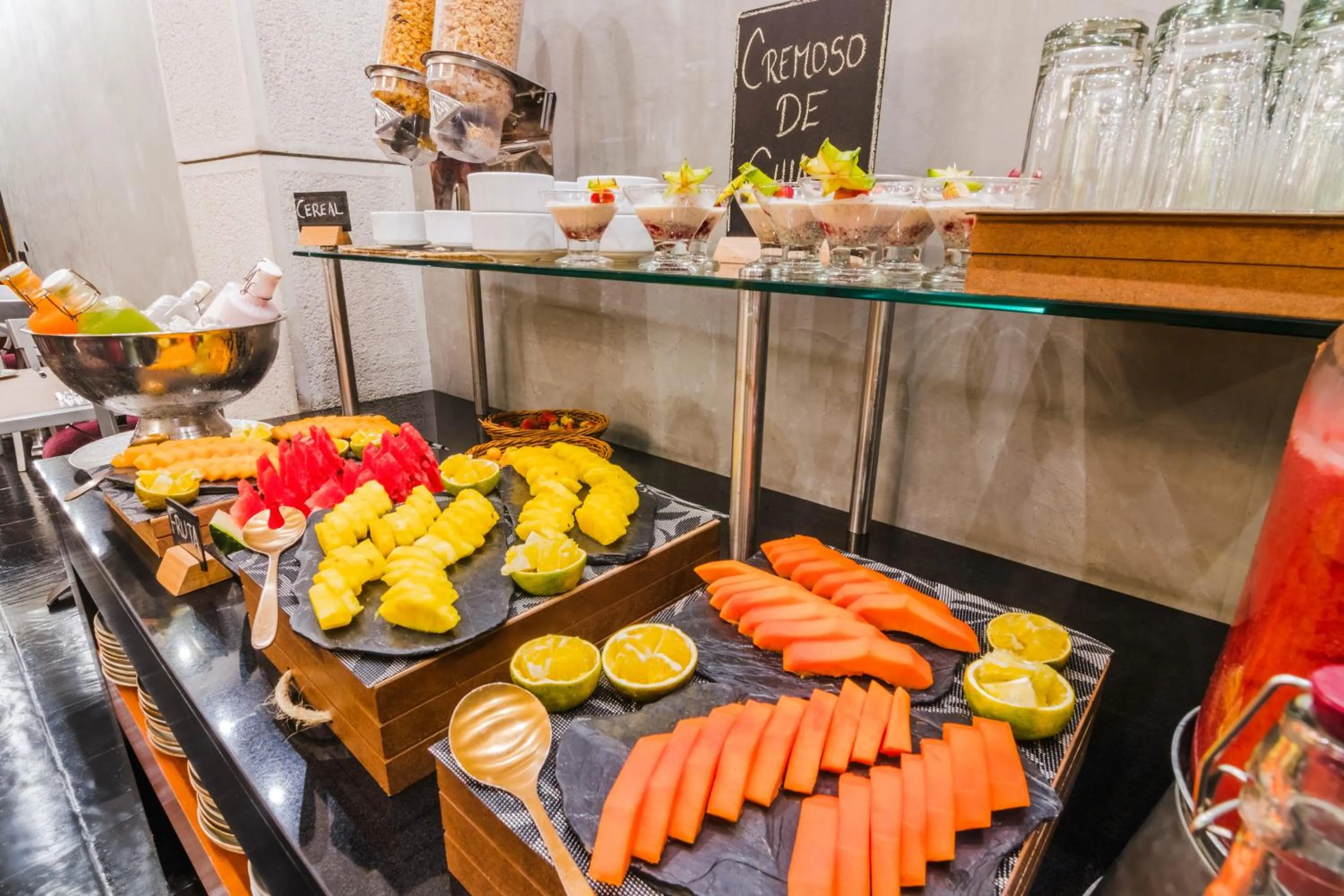 Buffet breakfast in GHL Hotel Abadia Plaza