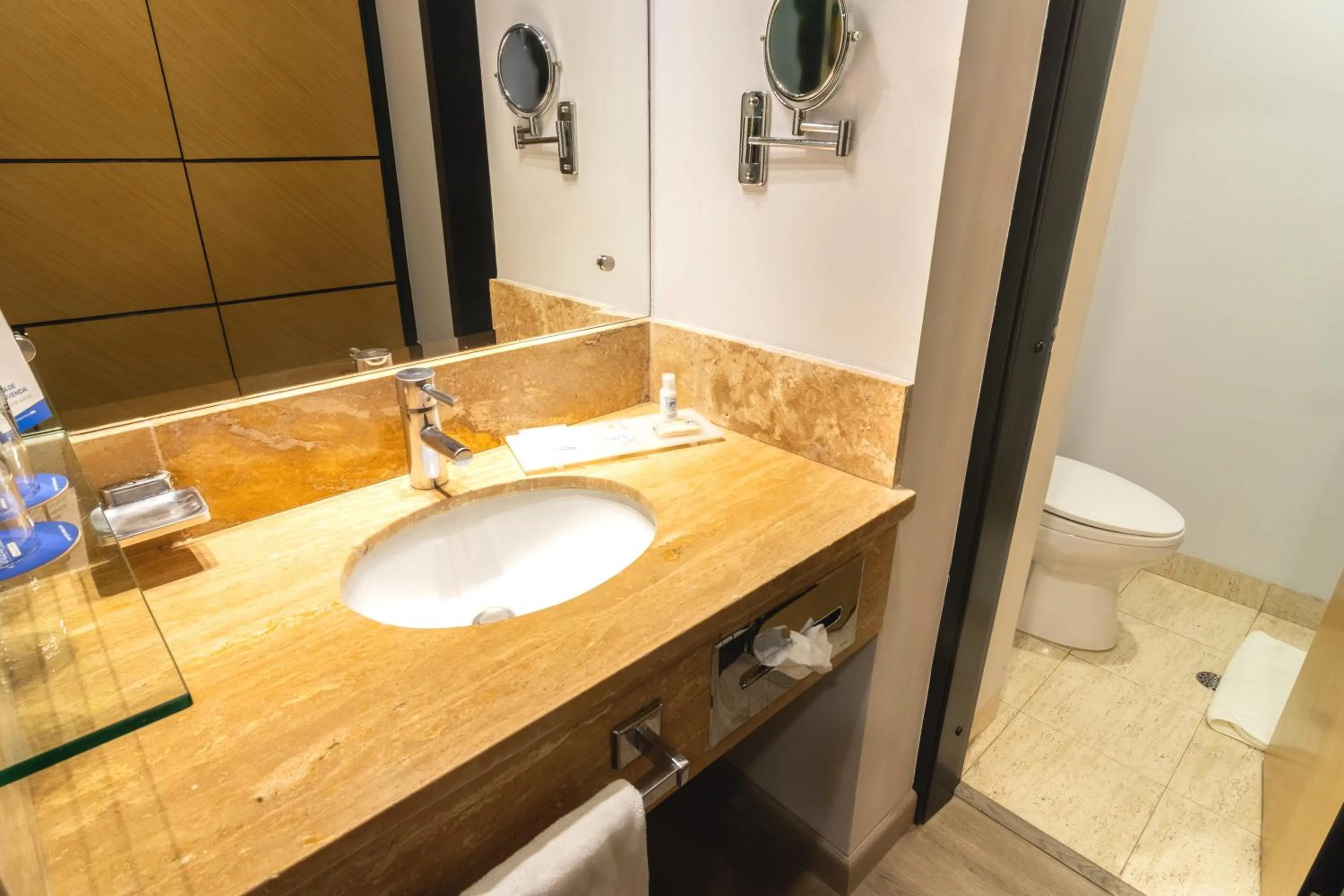 Bathroom in GHL Hotel Abadia Plaza