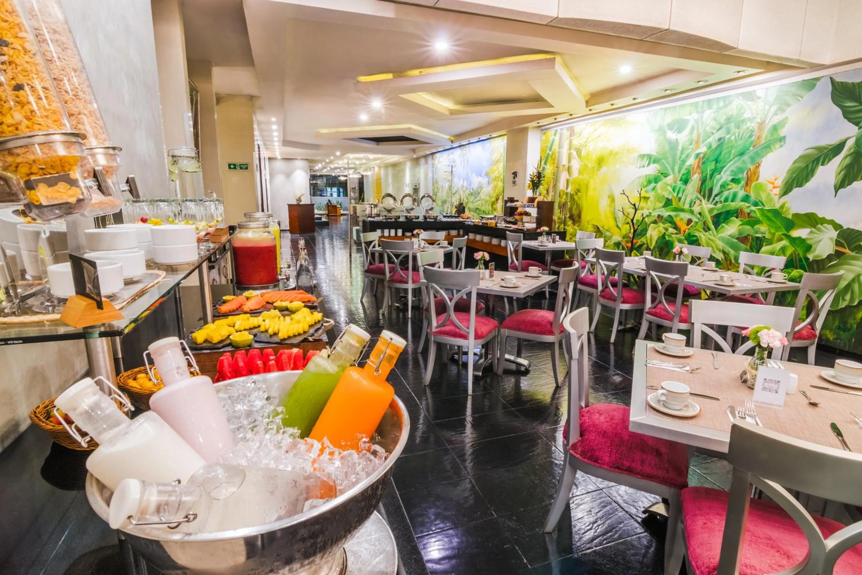 Restaurant/places to eat in GHL Hotel Abadia Plaza